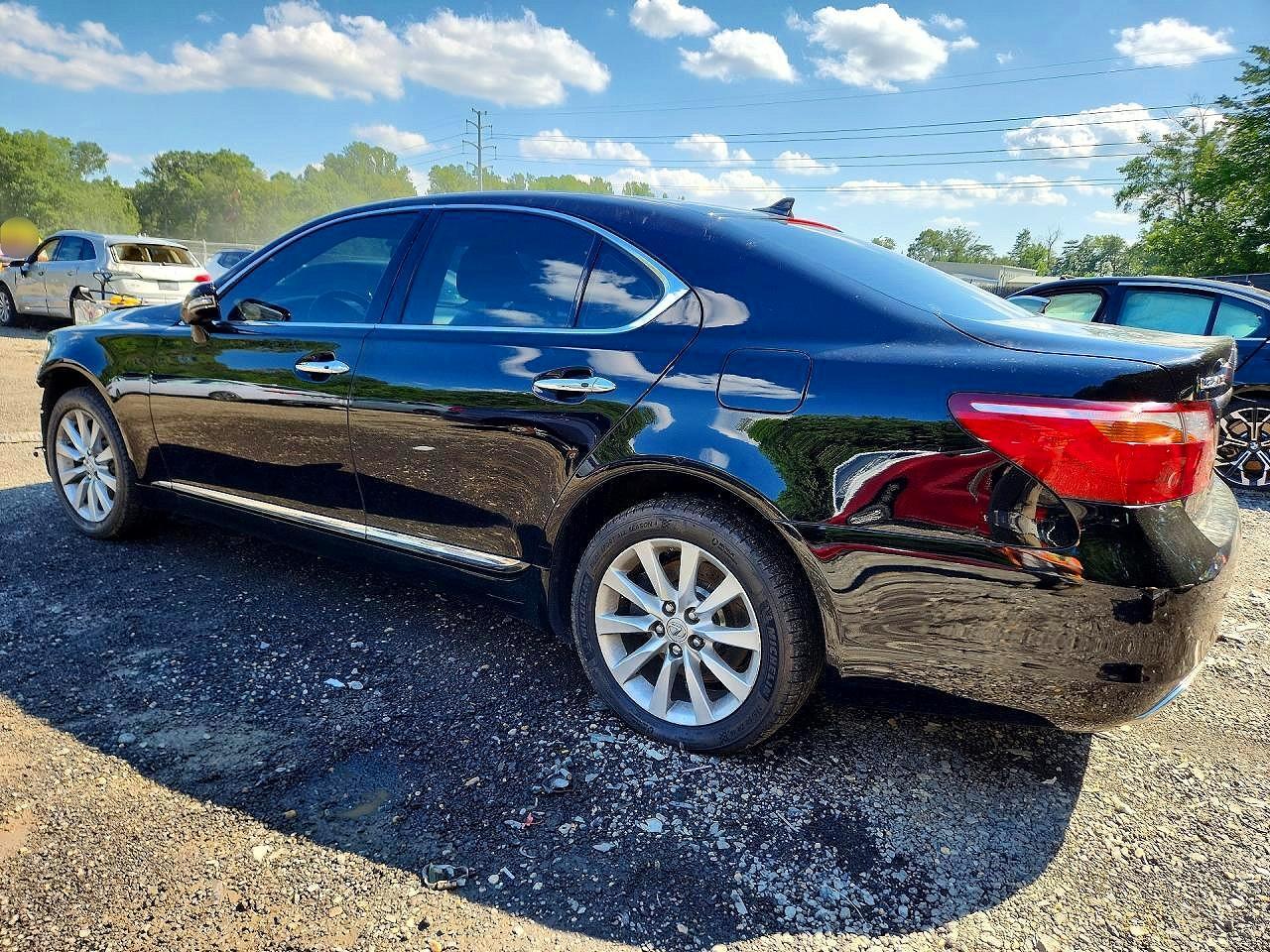 2010 LEXUS LS 460 — Фото 2 из 12