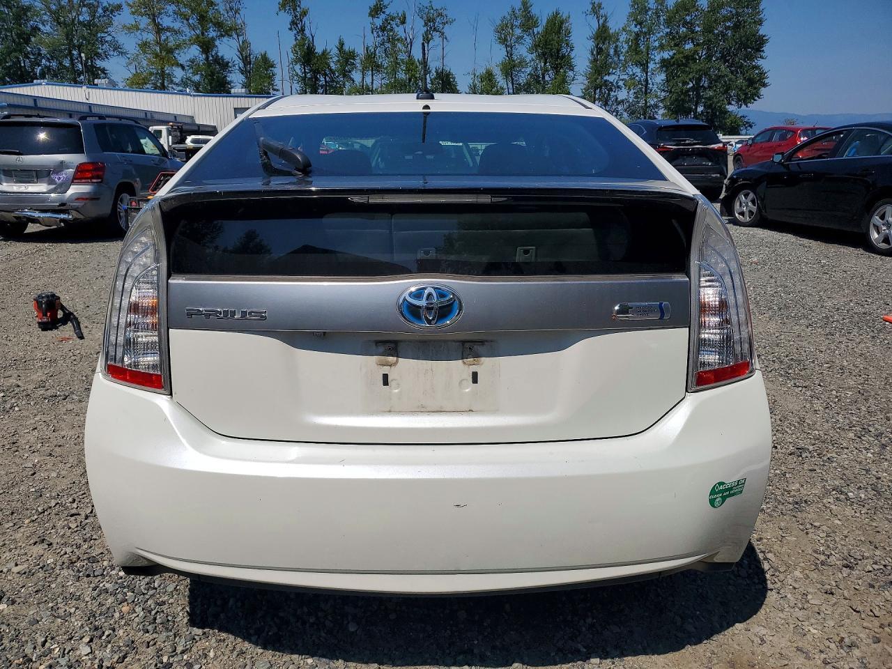 2013 TOYOTA PRIUS PLUG-IN HYBRID BASE — Фото 6 из 14