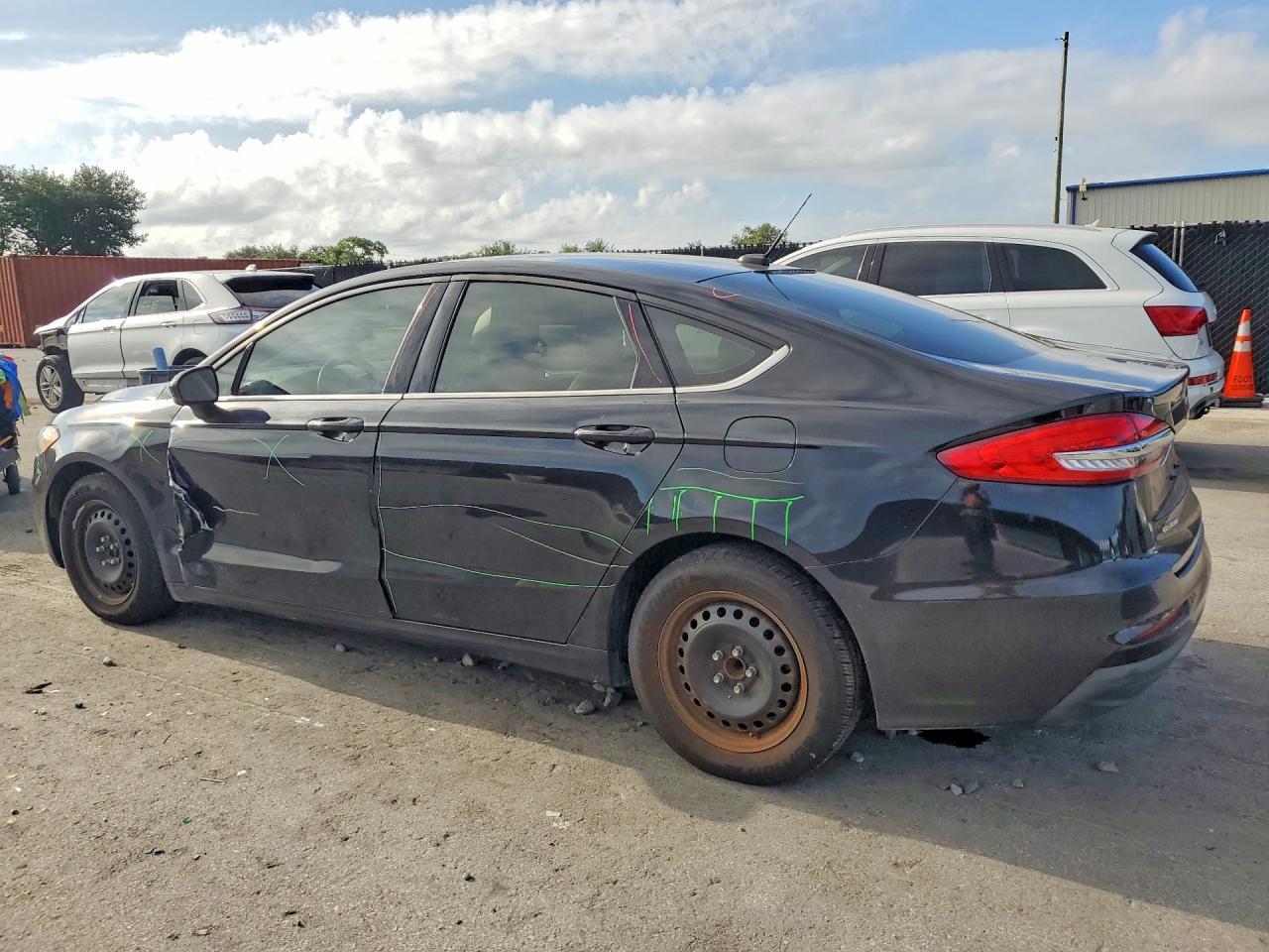 3FA6P0G75KR160327 2019 FORD FUSION photo no. 2