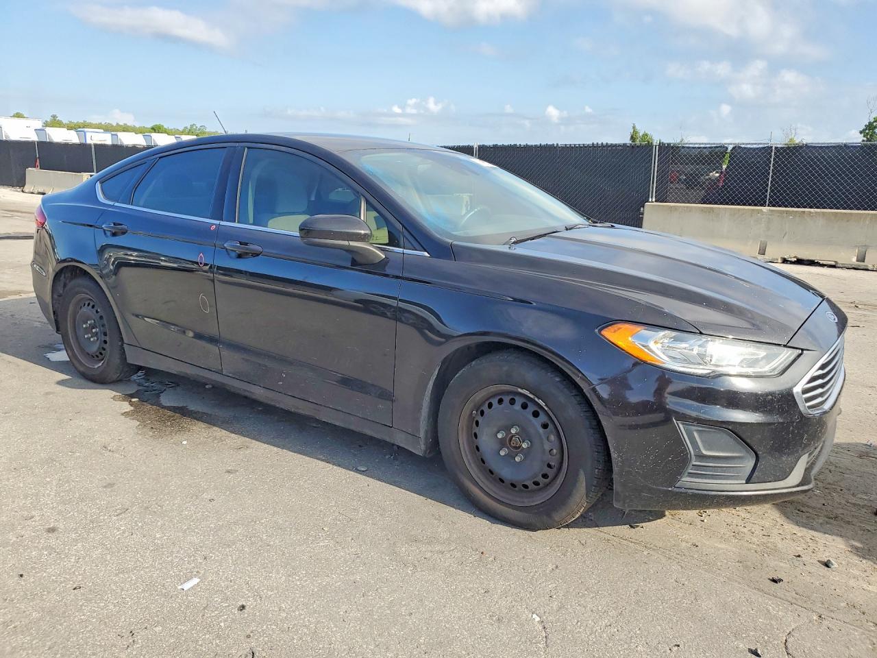 3FA6P0G75KR160327 2019 FORD FUSION photo no. 4