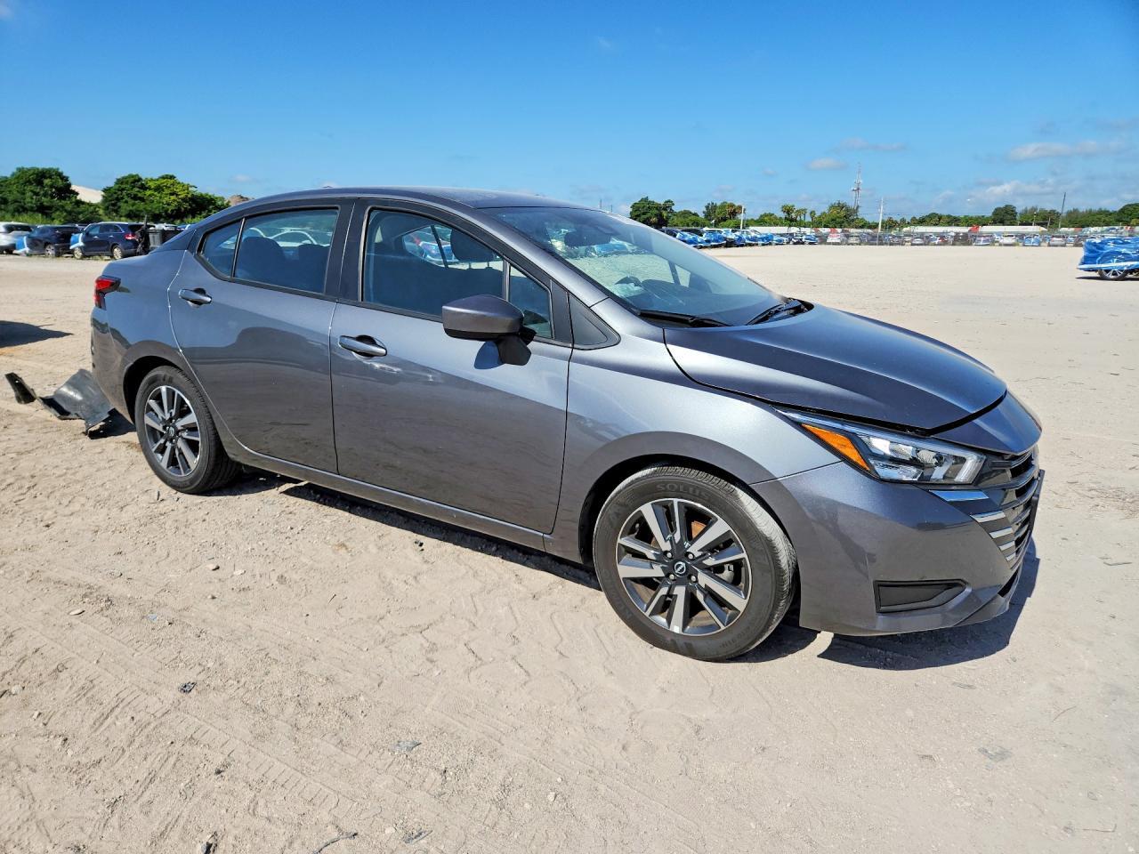 2025 NISSAN VERSA SV — Фото 4 из 13