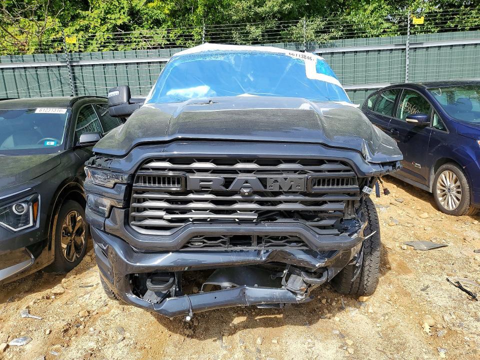 2025 RAM 2500 BIG HORN — Фото 5 из 12