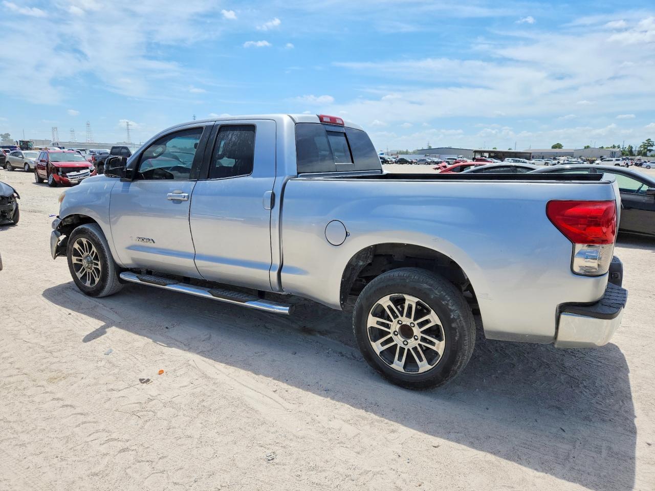 2013 TOYOTA TUNDRA DOUBLE CAB SR5 — Фото 2 из 12