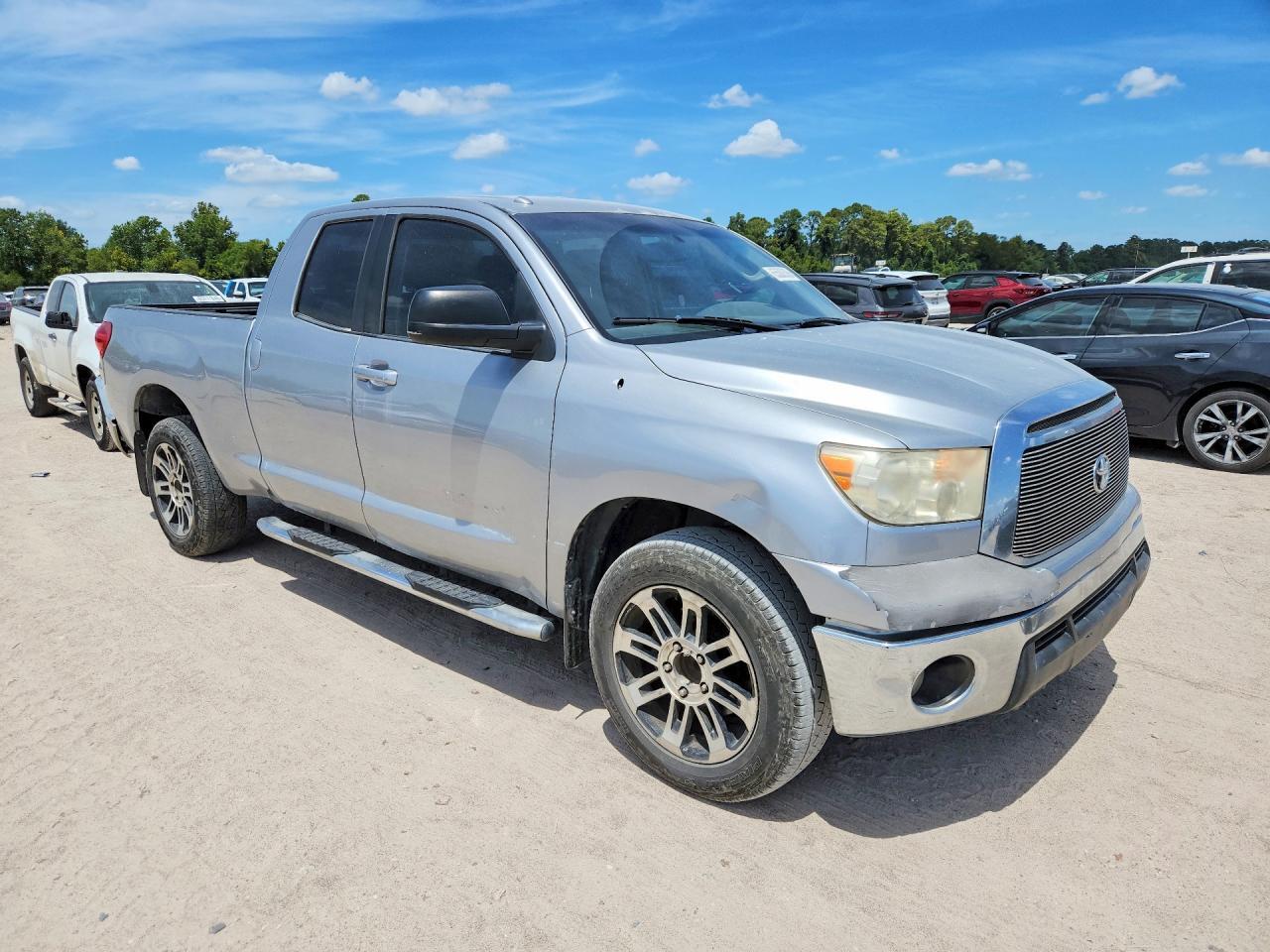 2013 TOYOTA TUNDRA DOUBLE CAB SR5 — Фото 4 из 12