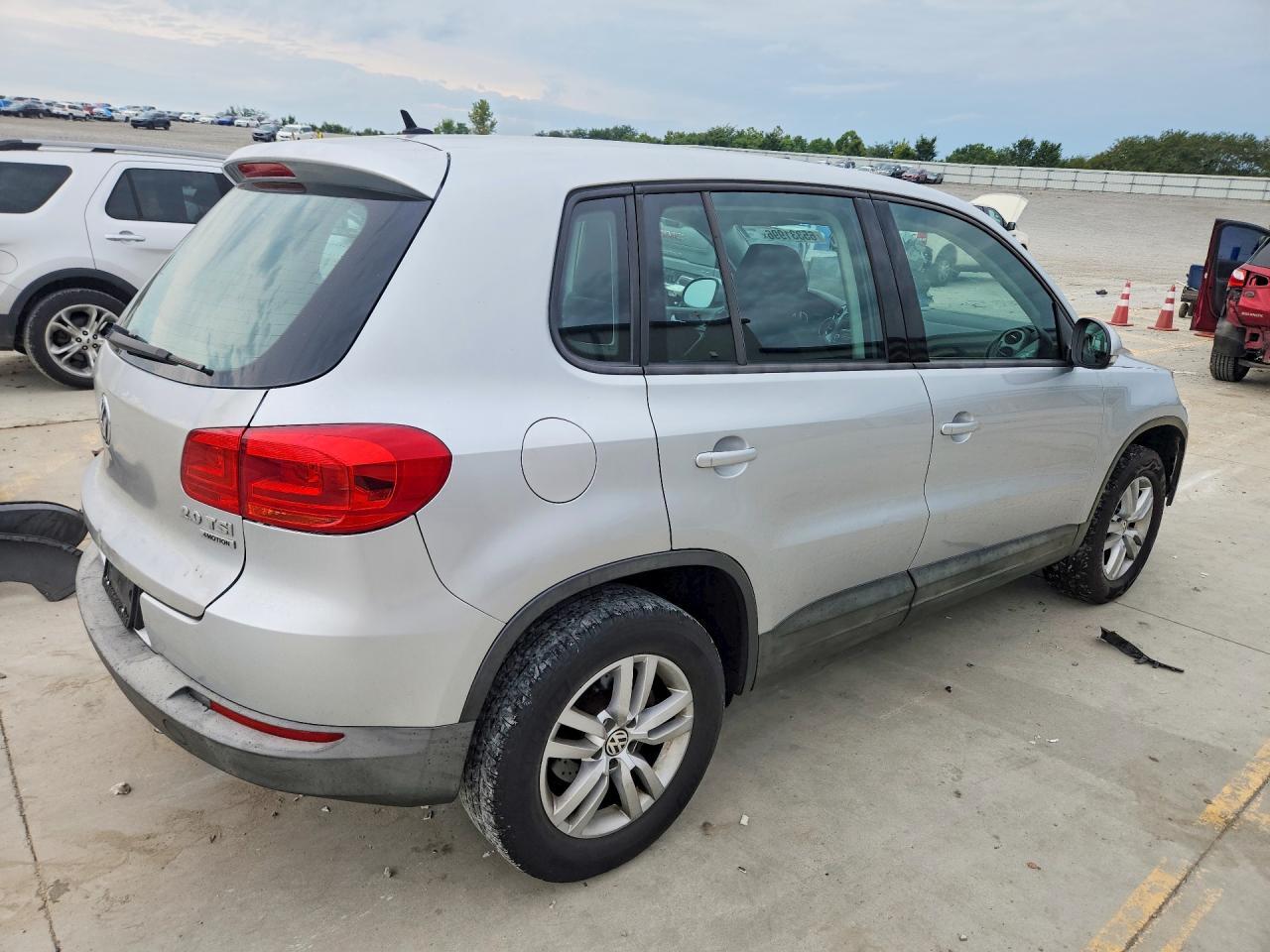 WVGBV7AX1DW520625 2013 VOLKSWAGEN TIGUAN photo no. 3