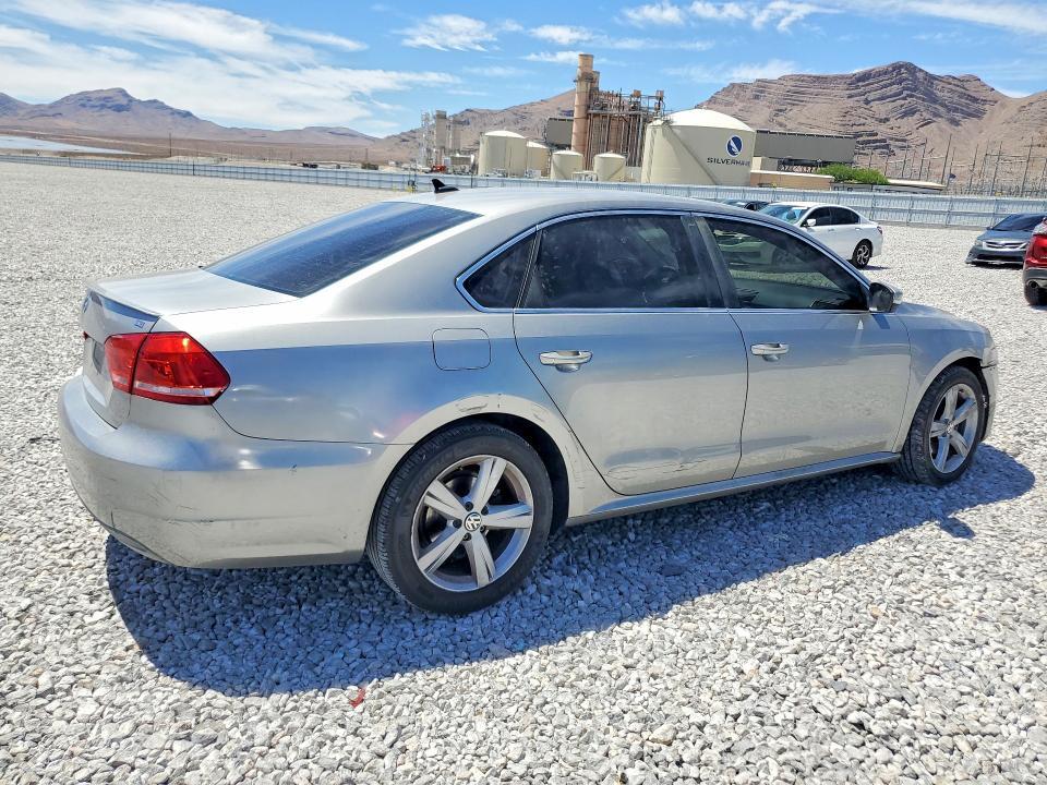2013 VOLKSWAGEN PASSAT SE — Фото 3 из 12