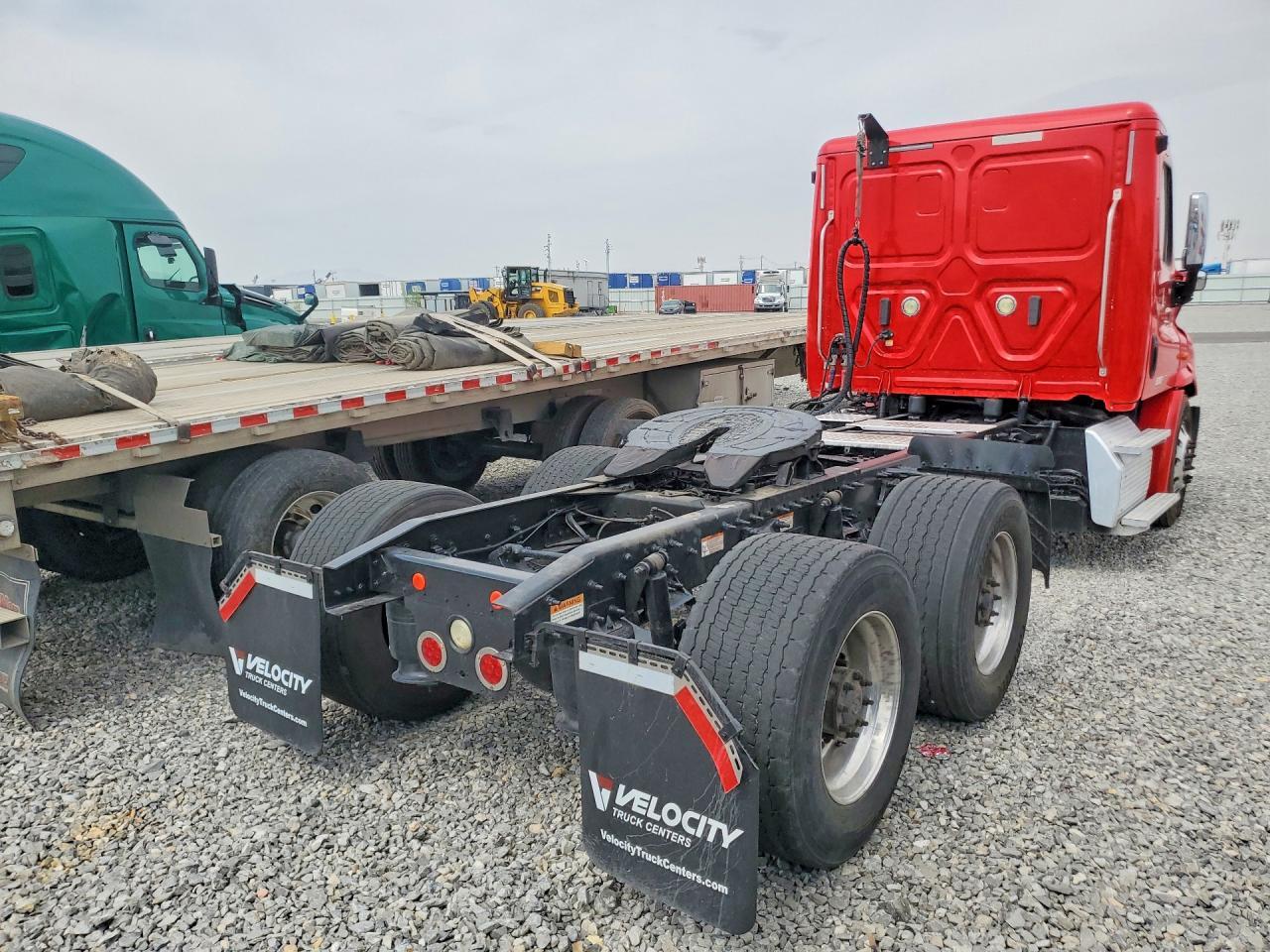 2019 FREIGHTLINER CASCADIA 113 — Фото 3 из 13