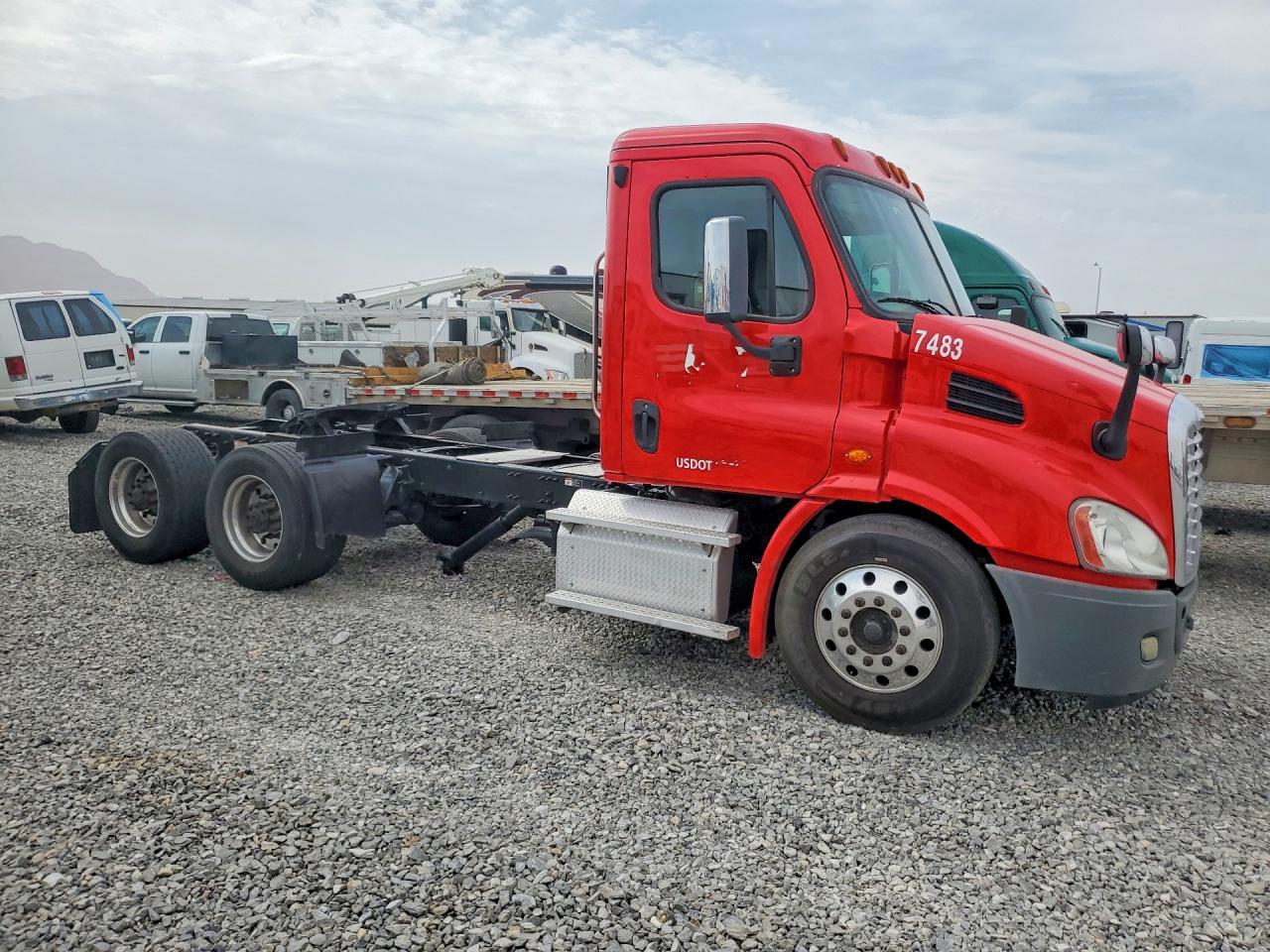 2019 FREIGHTLINER CASCADIA 113 — Фото 4 из 13