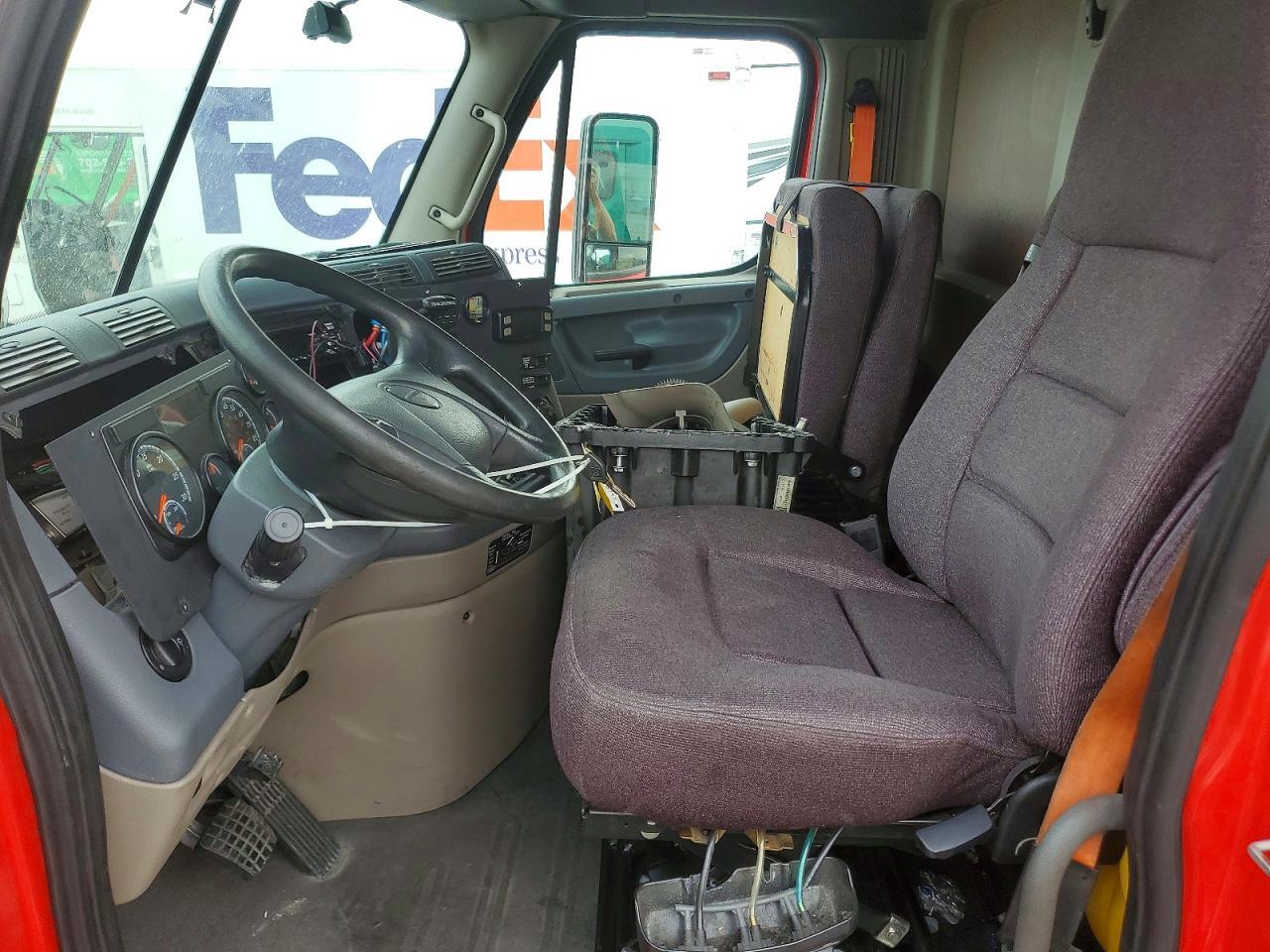 2019 FREIGHTLINER CASCADIA 113 — Фото 7 из 13