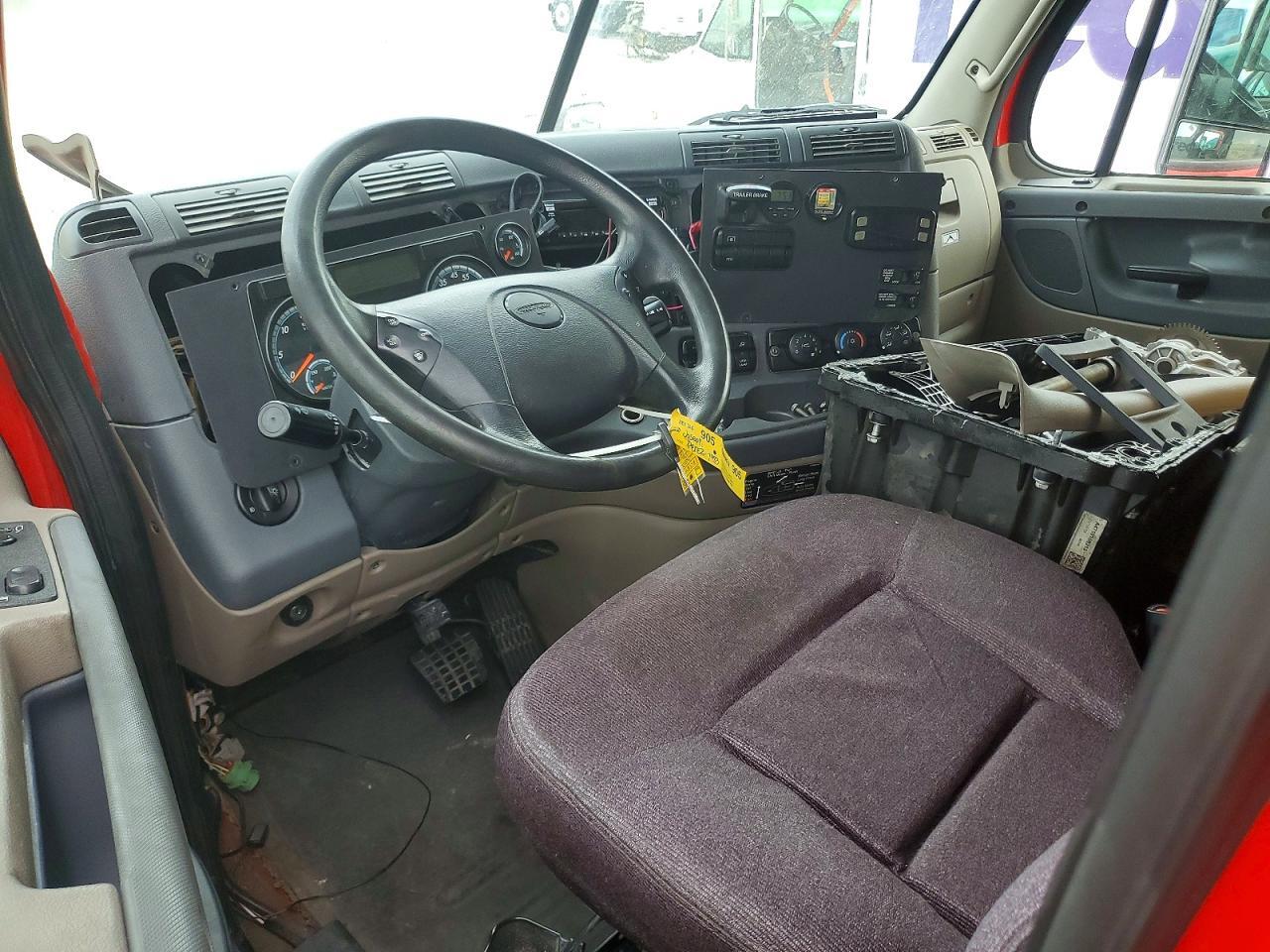 2019 FREIGHTLINER CASCADIA 113 — Фото 8 из 13