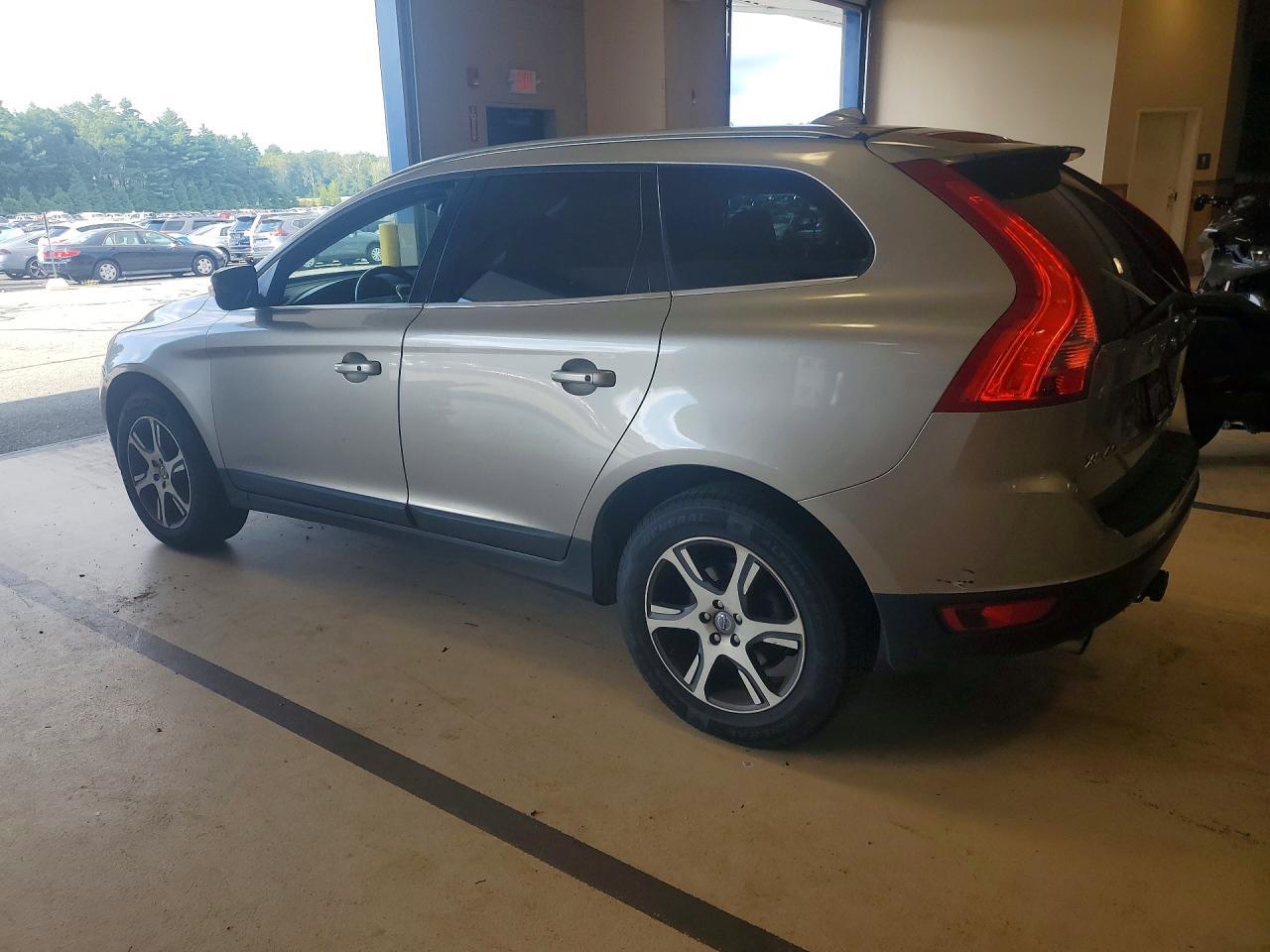 2013 VOLVO XC60 T6 — Фото 2 из 13