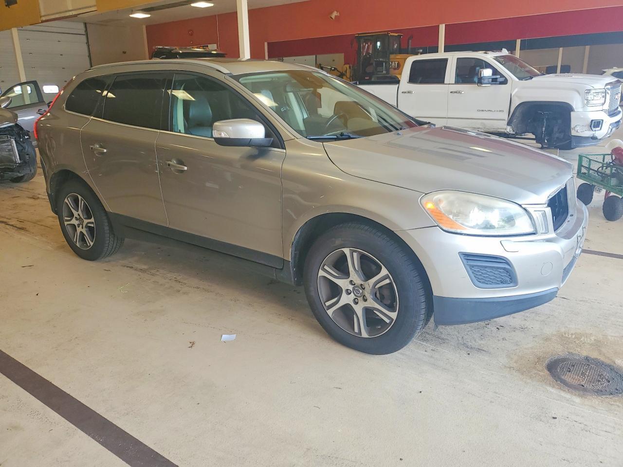 2013 VOLVO XC60 T6 — Фото 4 из 13