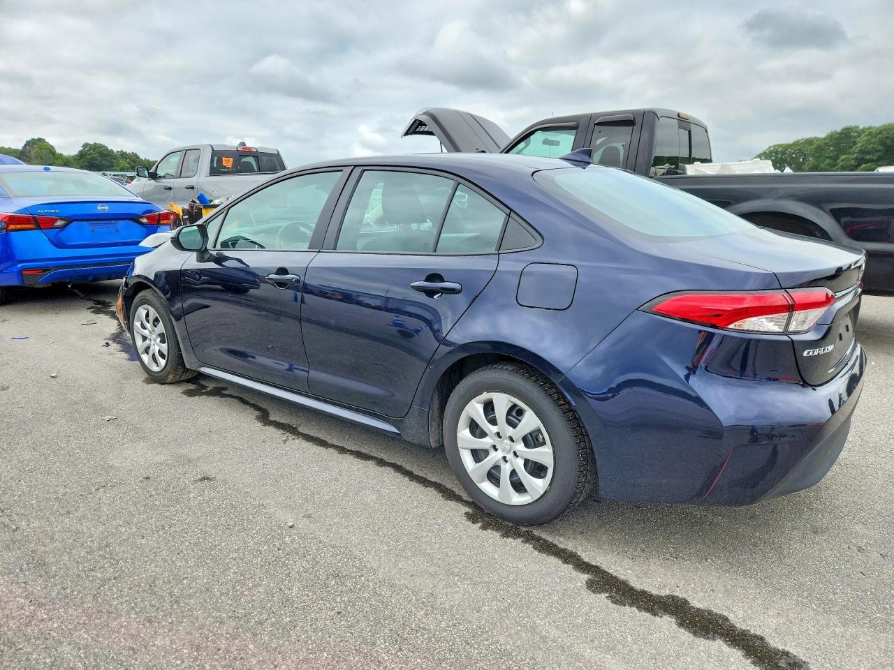 2025 TOYOTA COROLLA LE — Фото 2 из 12