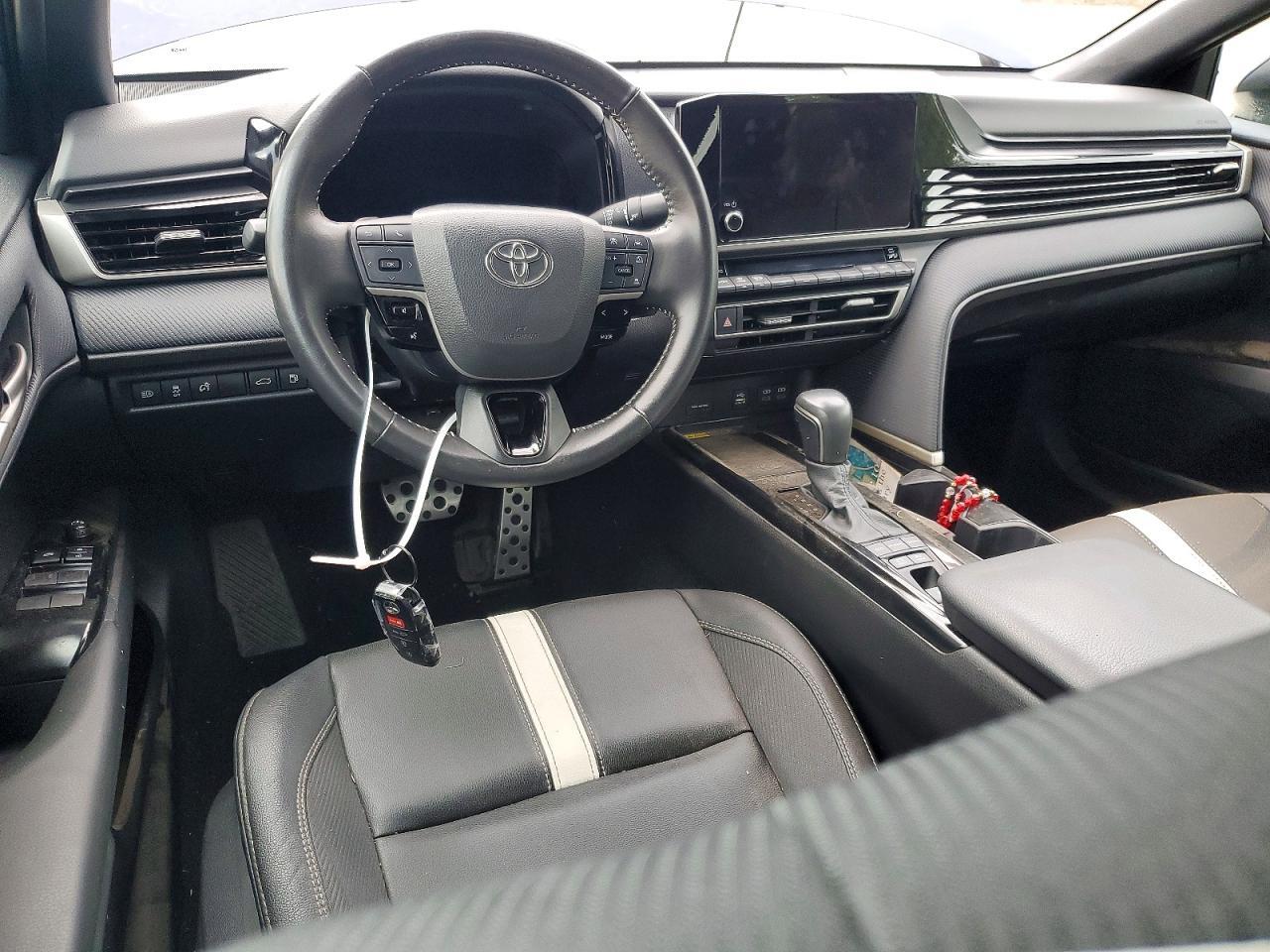 2025 TOYOTA CAMRY SE — Фото 8 из 12