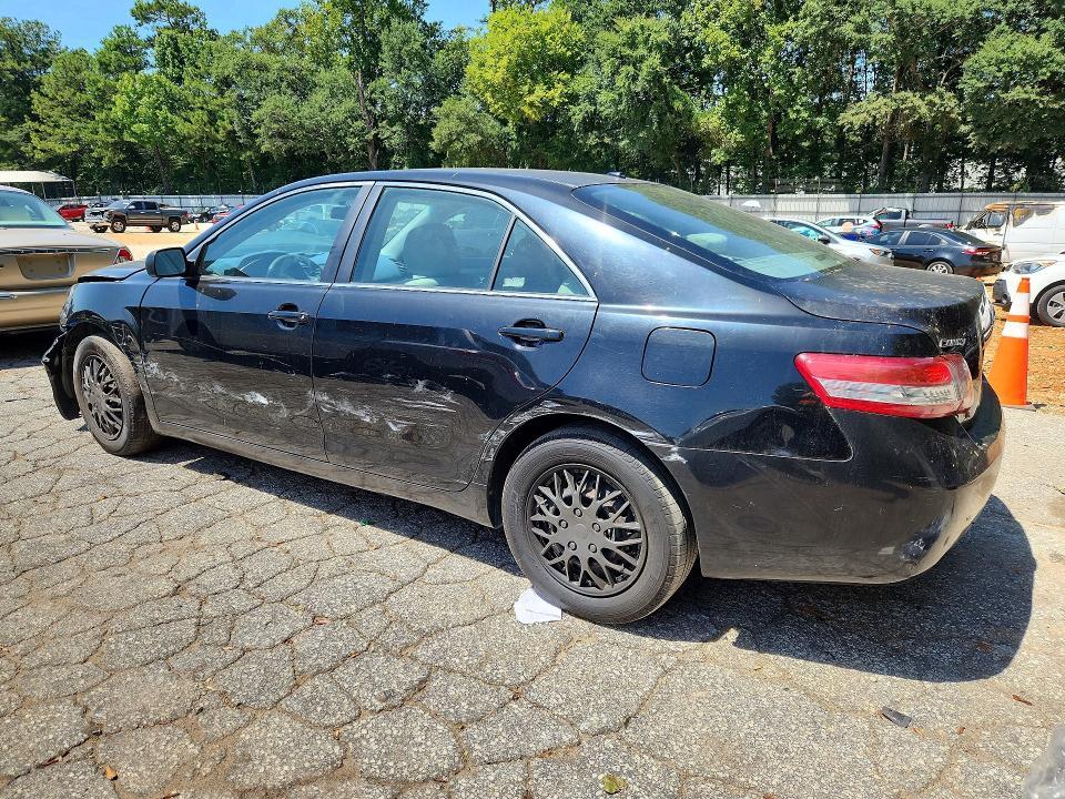 2010 TOYOTA CAMRY LE — Фото 2 из 12
