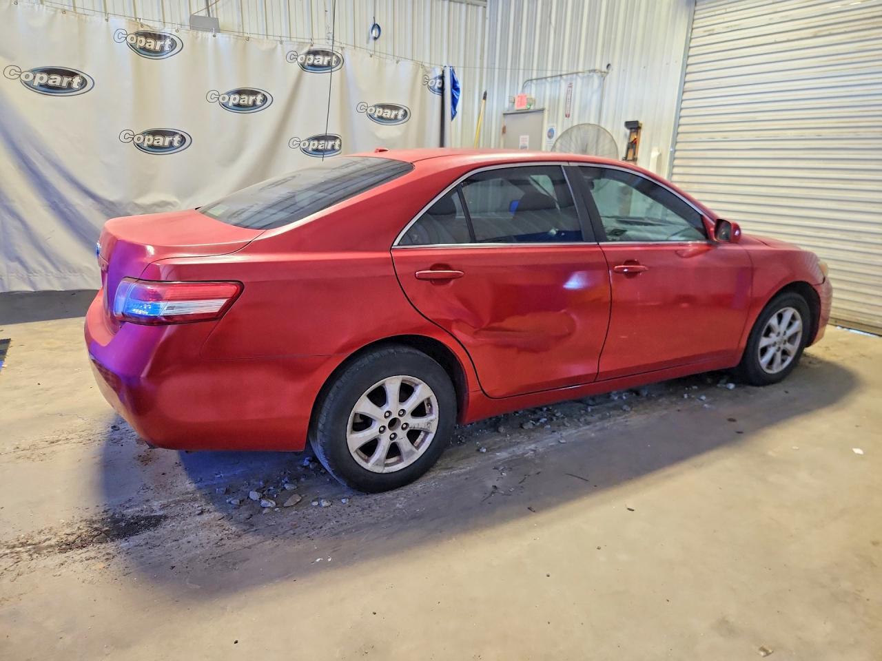 2010 TOYOTA CAMRY LE — Фото 3 из 12