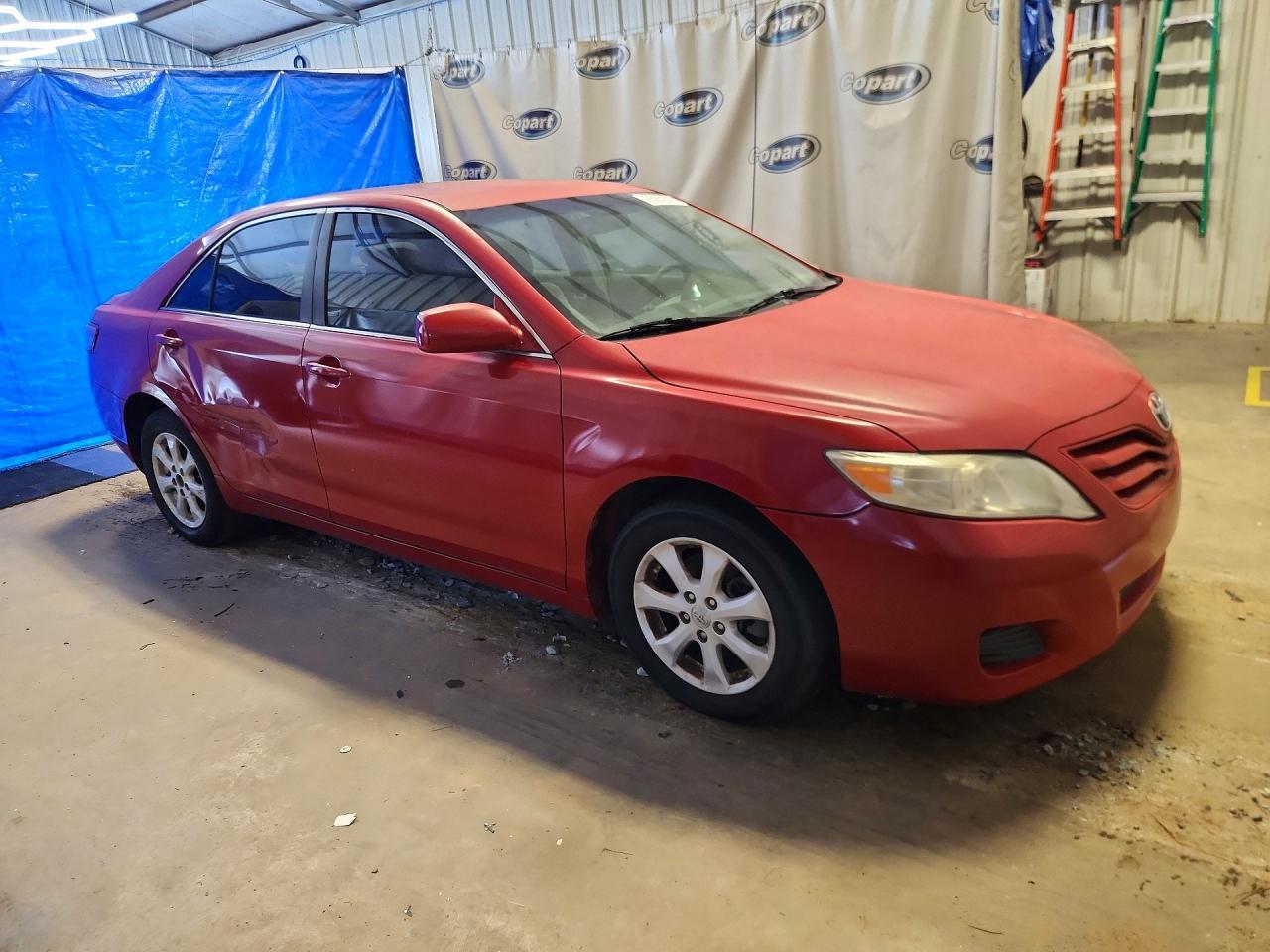 2010 TOYOTA CAMRY LE — Фото 4 из 12
