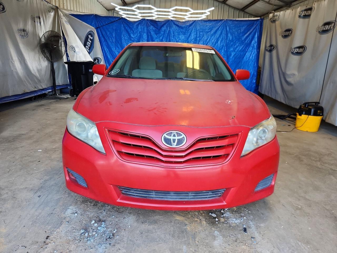 2010 TOYOTA CAMRY LE — Фото 5 из 12