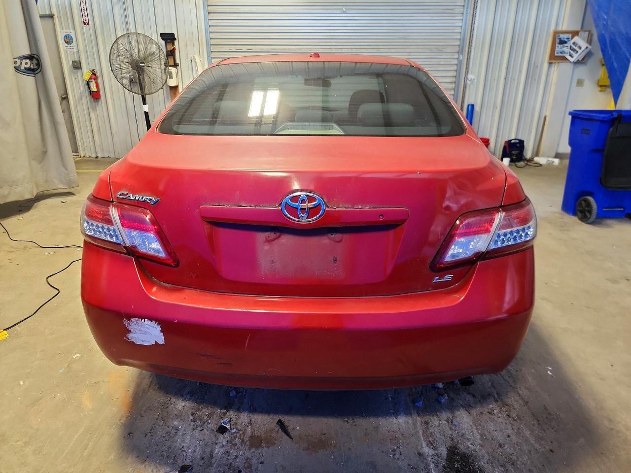 2010 TOYOTA CAMRY LE — Фото 6 из 12