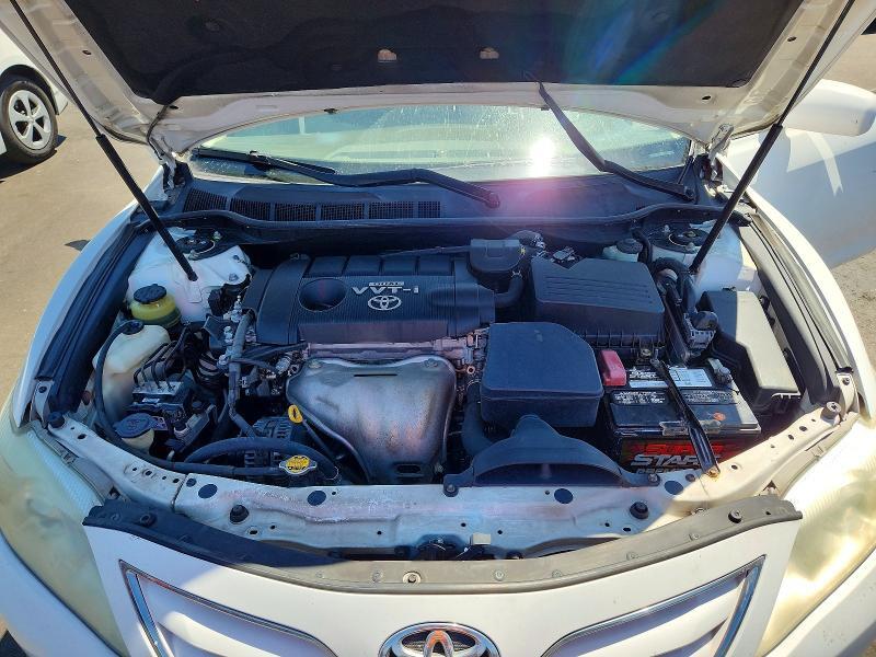 2010 TOYOTA CAMRY LE — Фото 11 из 12