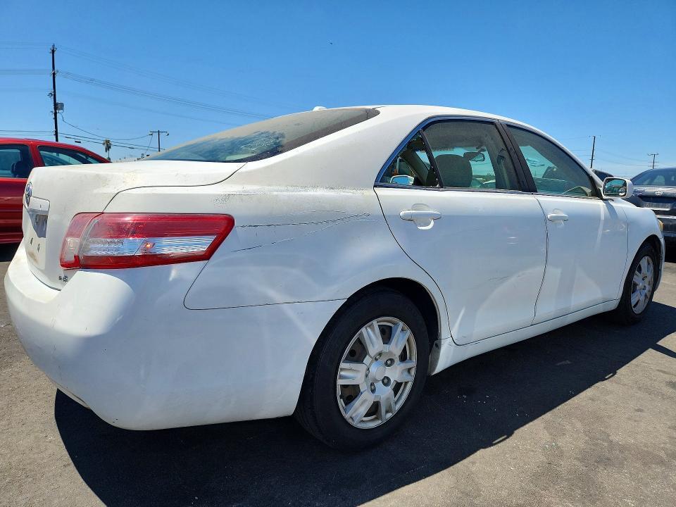 2010 TOYOTA CAMRY LE — Фото 3 из 12