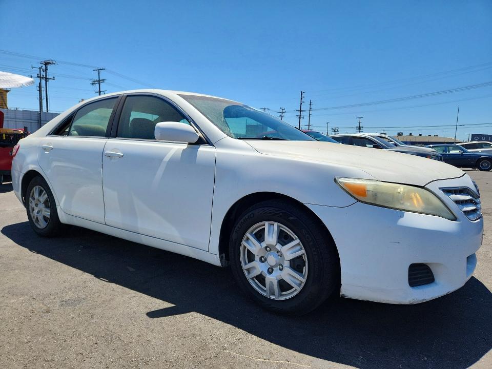 2010 TOYOTA CAMRY LE — Фото 4 из 12