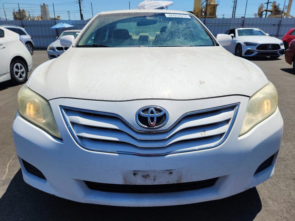 2010 TOYOTA CAMRY LE — Фото 5 из 12