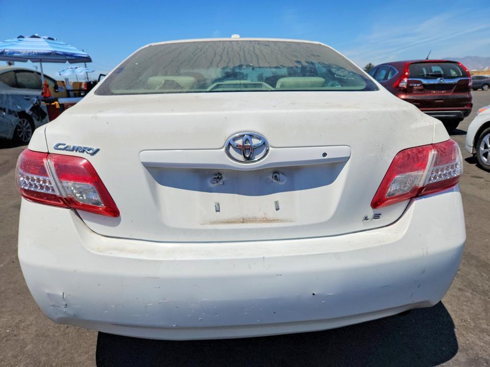 2010 TOYOTA CAMRY LE — Фото 6 из 12