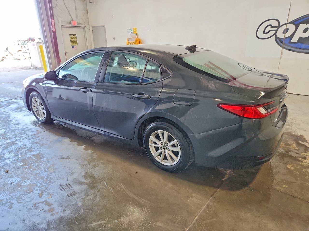 2025 TOYOTA CAMRY LE — Фото 2 из 12