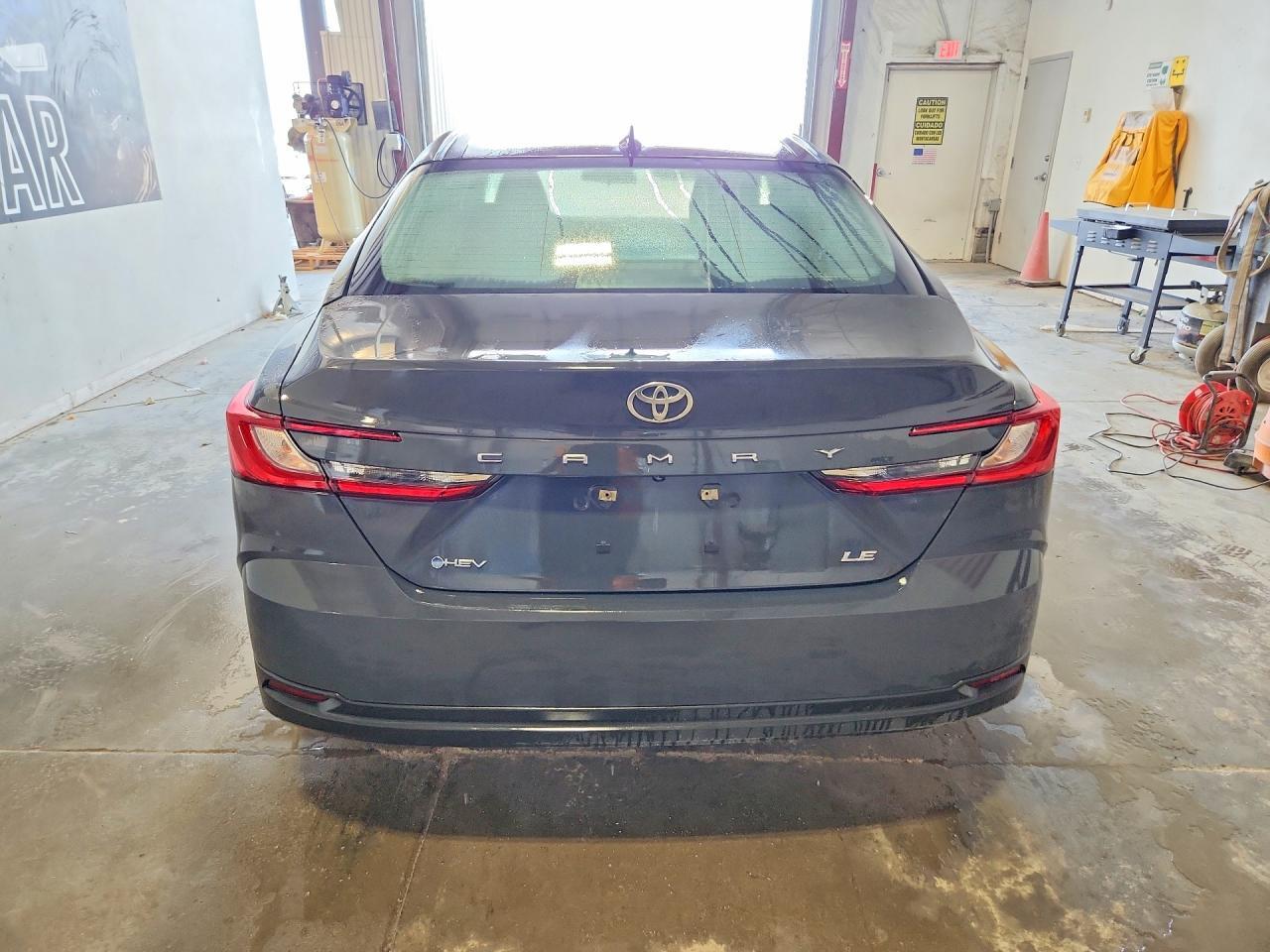 2025 TOYOTA CAMRY LE — Фото 6 из 12