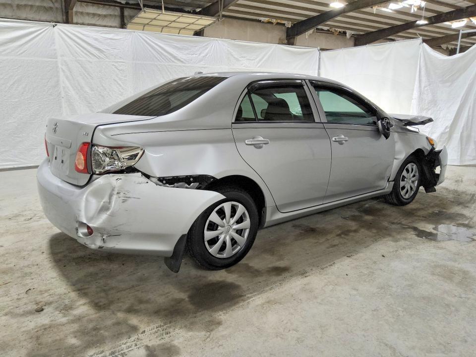 2010 TOYOTA COROLLA LE — Фото 3 из 12