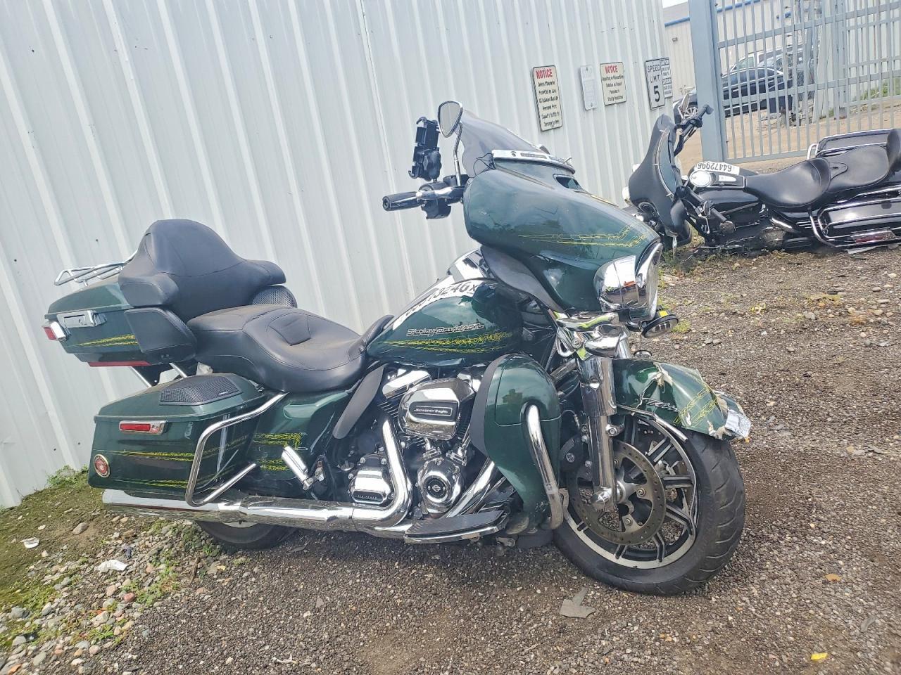 2019 HARLEY-DAVIDSON FLHTCU 1HD1FCC1XKB635578