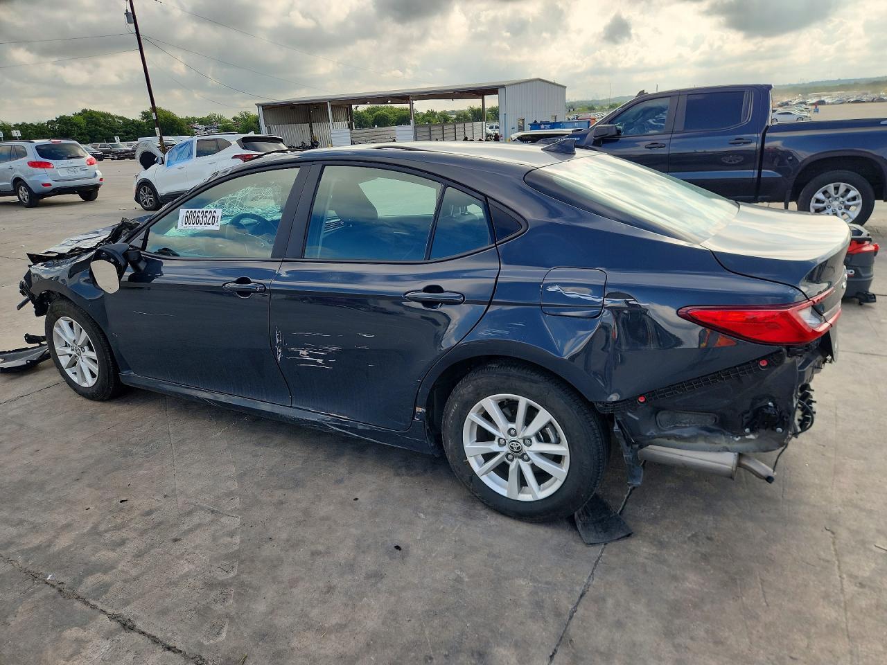 2025 TOYOTA CAMRY LE — Фото 2 из 12