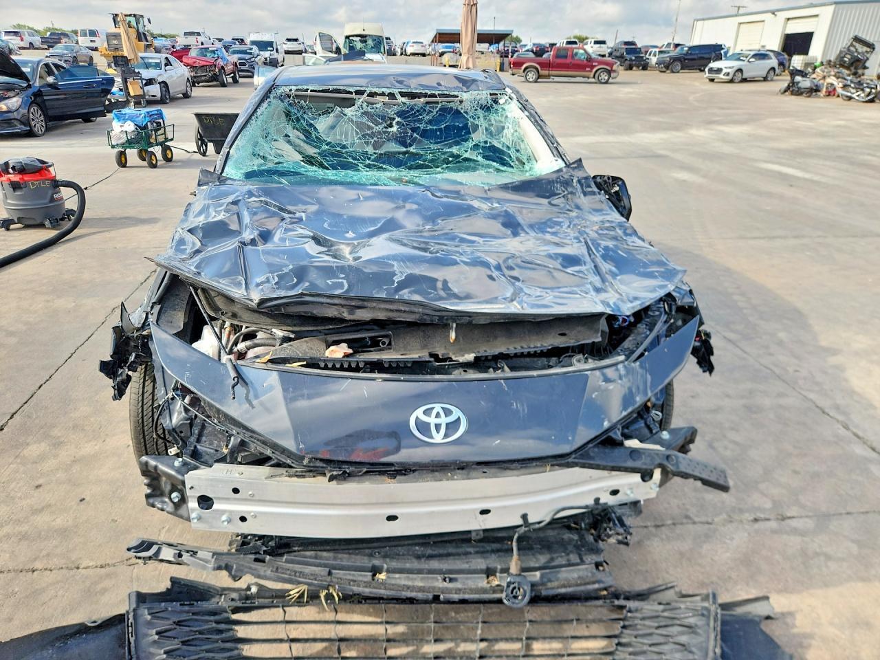 2025 TOYOTA CAMRY LE — Фото 5 из 12