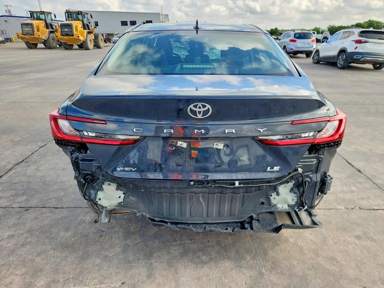 2025 TOYOTA CAMRY LE — Фото 6 из 12