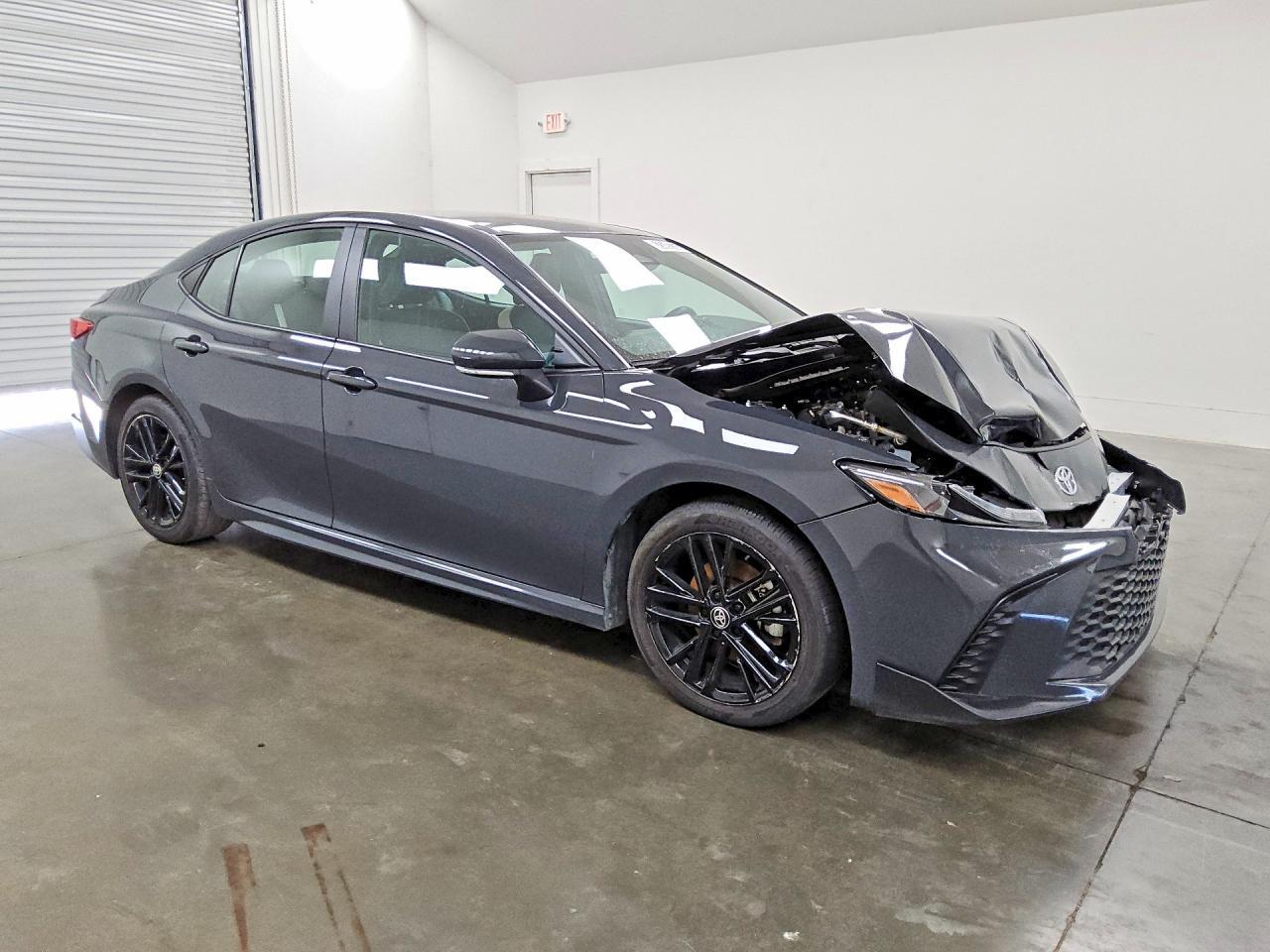 2025 TOYOTA CAMRY SE — Фото 4 из 12