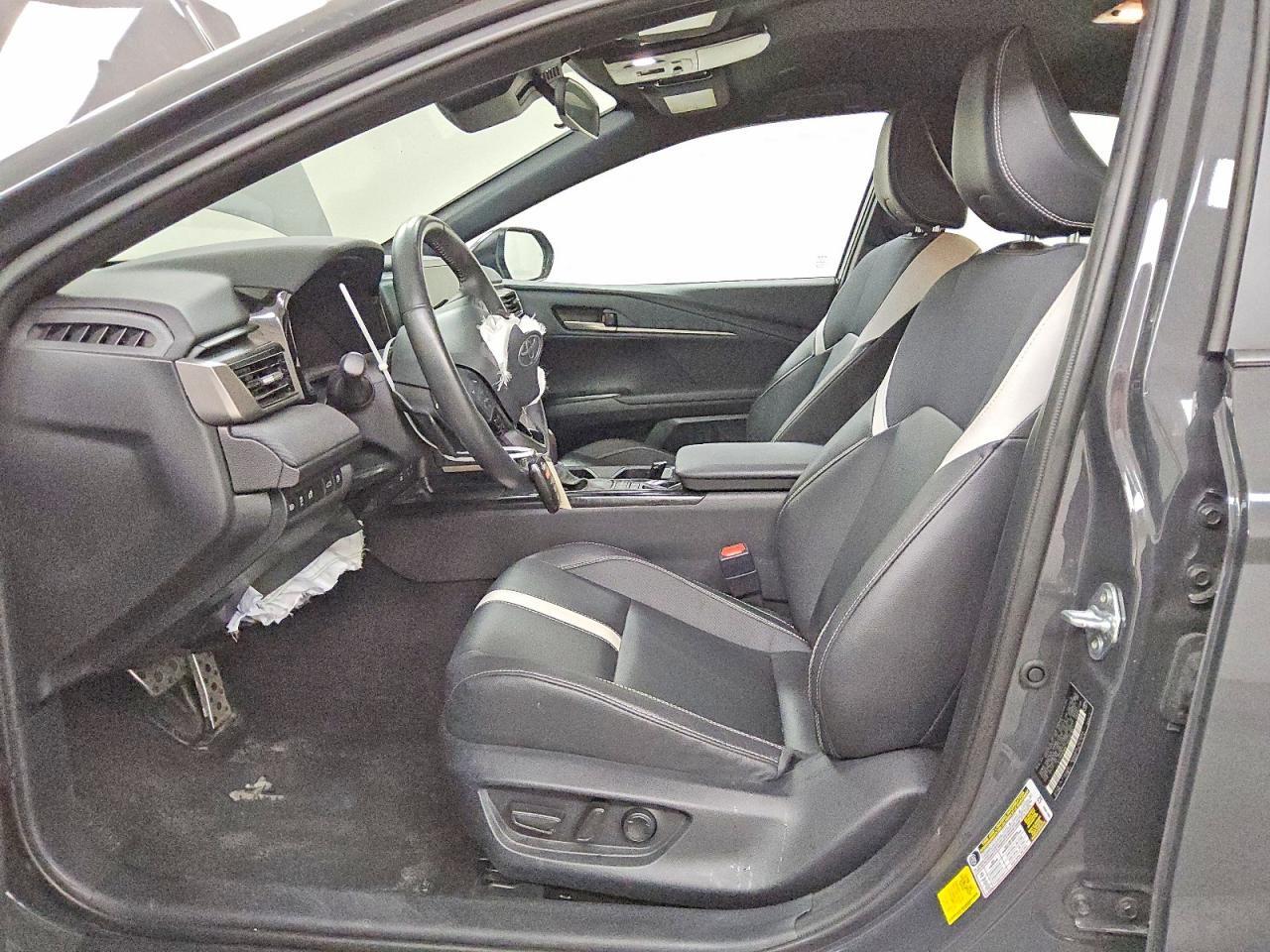 2025 TOYOTA CAMRY SE — Фото 7 из 12