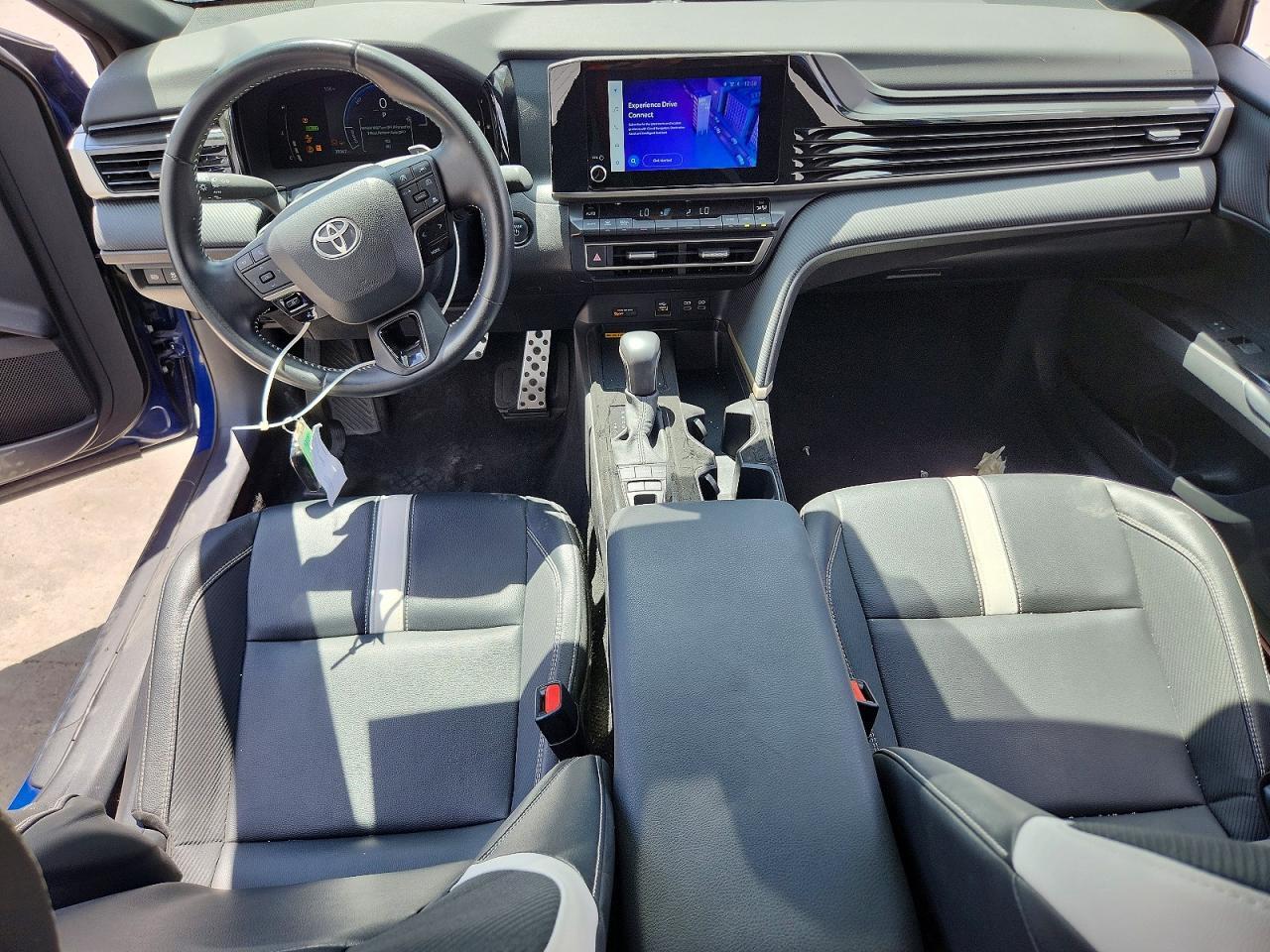 2025 TOYOTA CAMRY SE — Фото 8 из 12