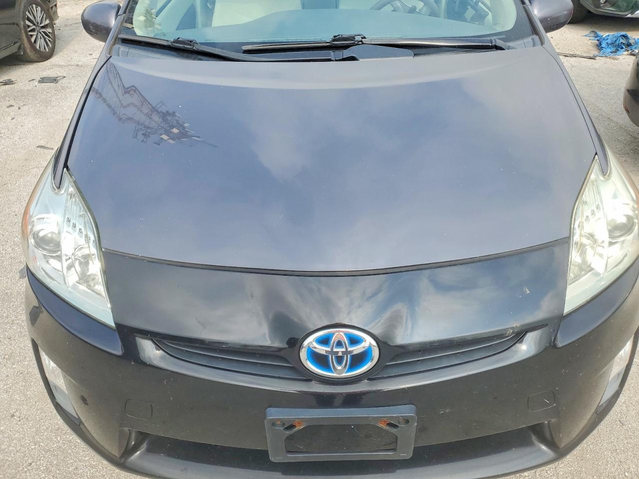 2010 TOYOTA PRIUS III — Фото 11 из 12