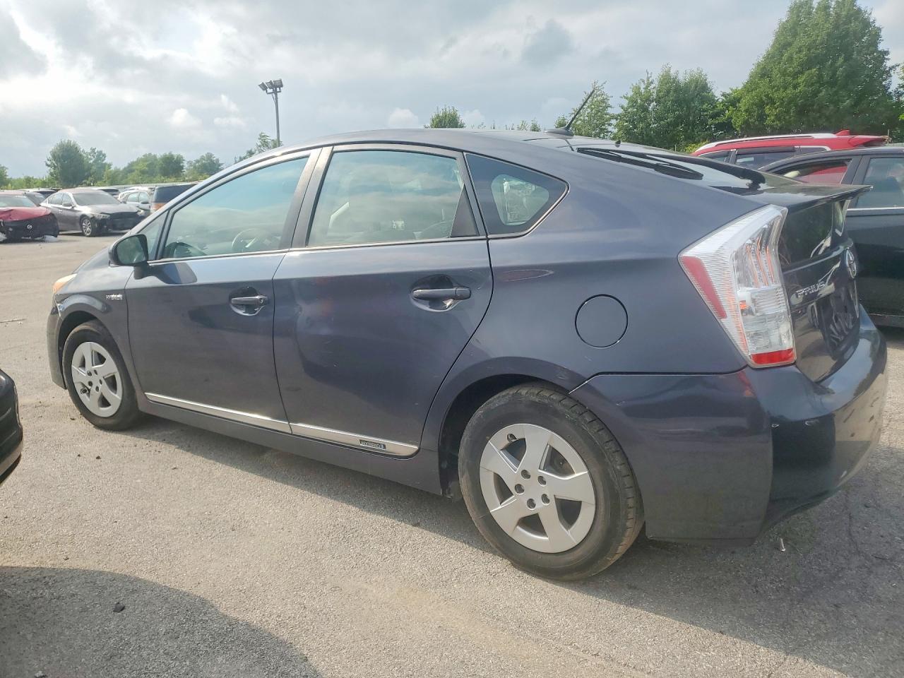 2010 TOYOTA PRIUS III — Фото 2 из 12