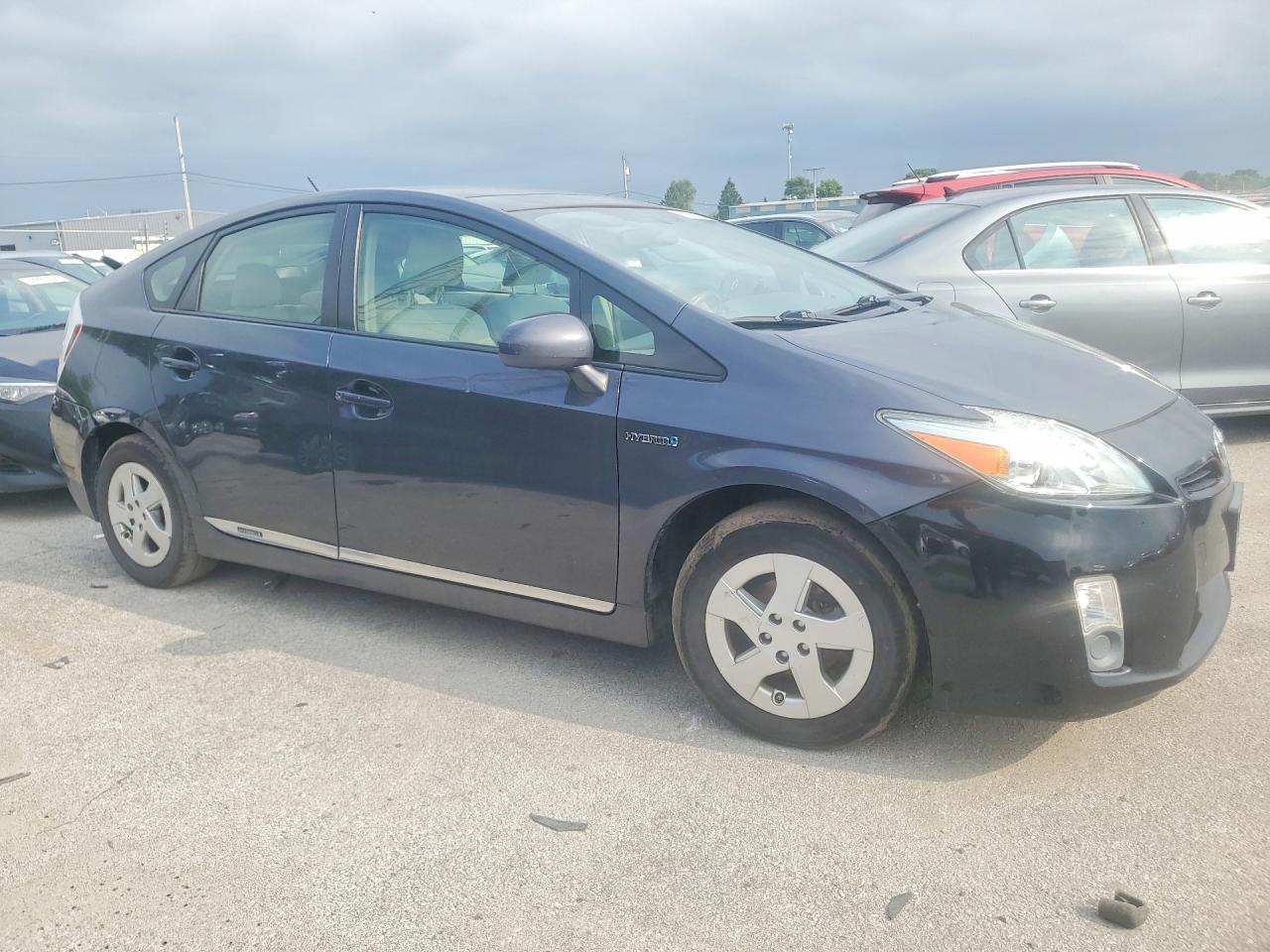 2010 TOYOTA PRIUS III — Фото 4 из 12