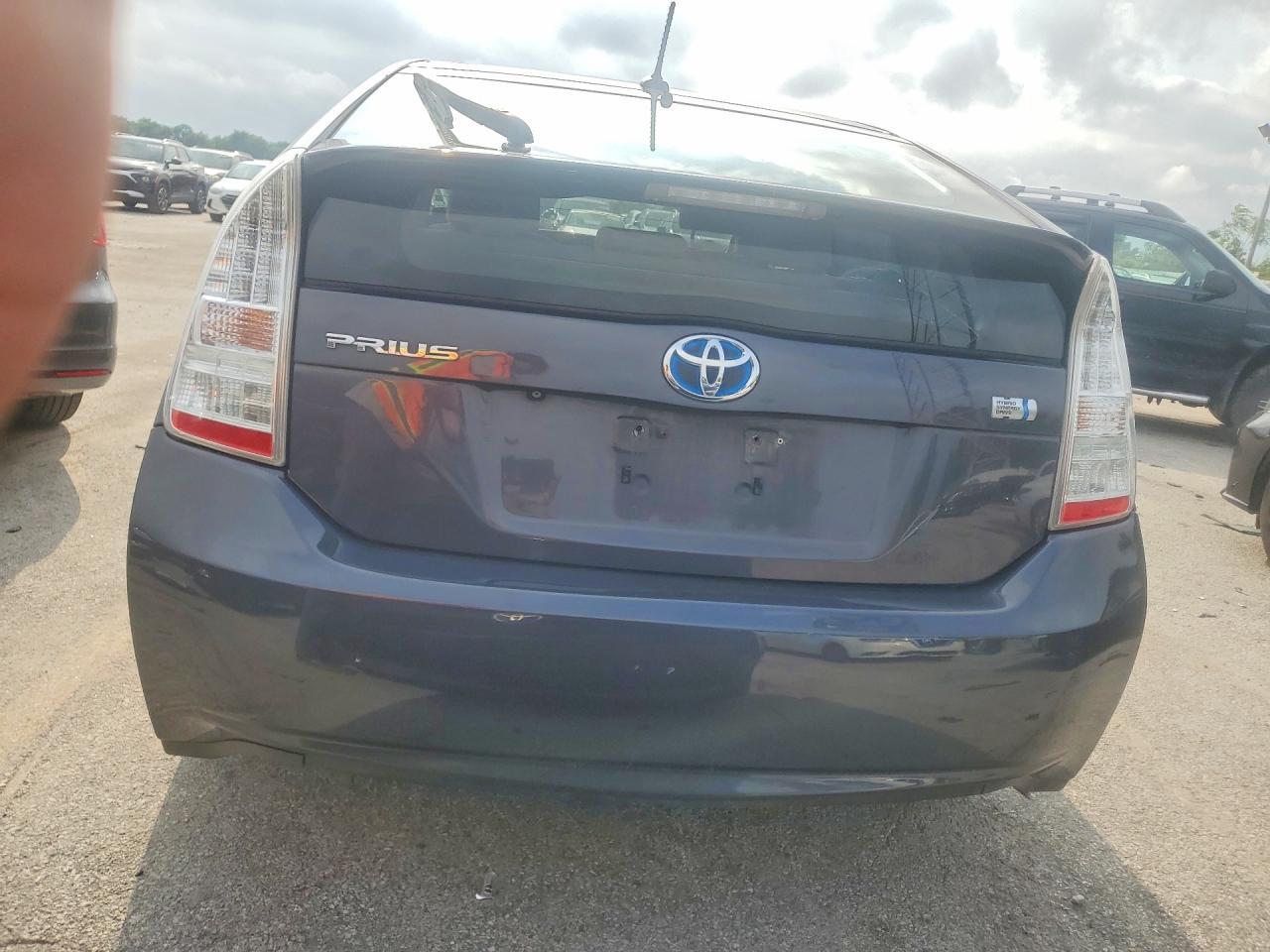 2010 TOYOTA PRIUS III — Фото 6 из 12