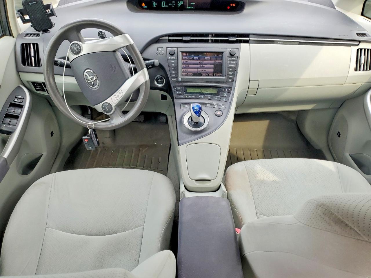 2010 TOYOTA PRIUS III — Фото 8 из 12
