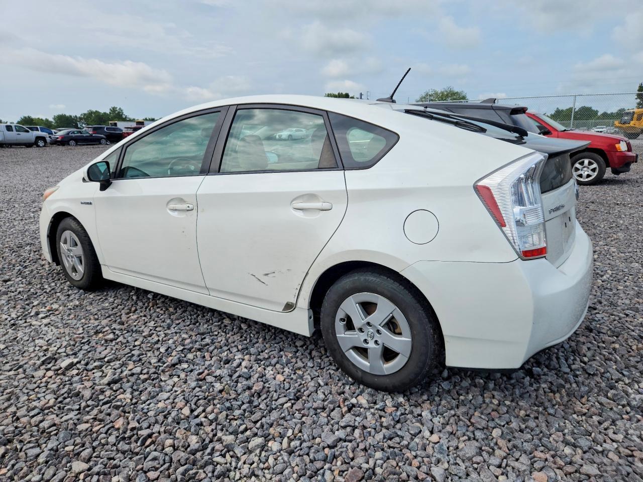 2010 TOYOTA PRIUS IV — Фото 2 из 12