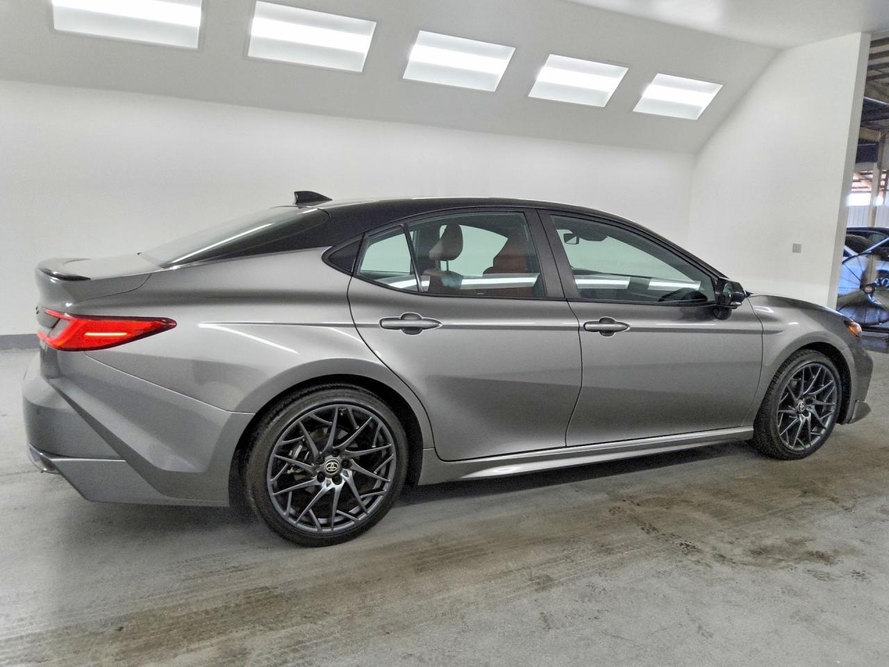 2025 TOYOTA CAMRY XSE — Фото 3 из 12