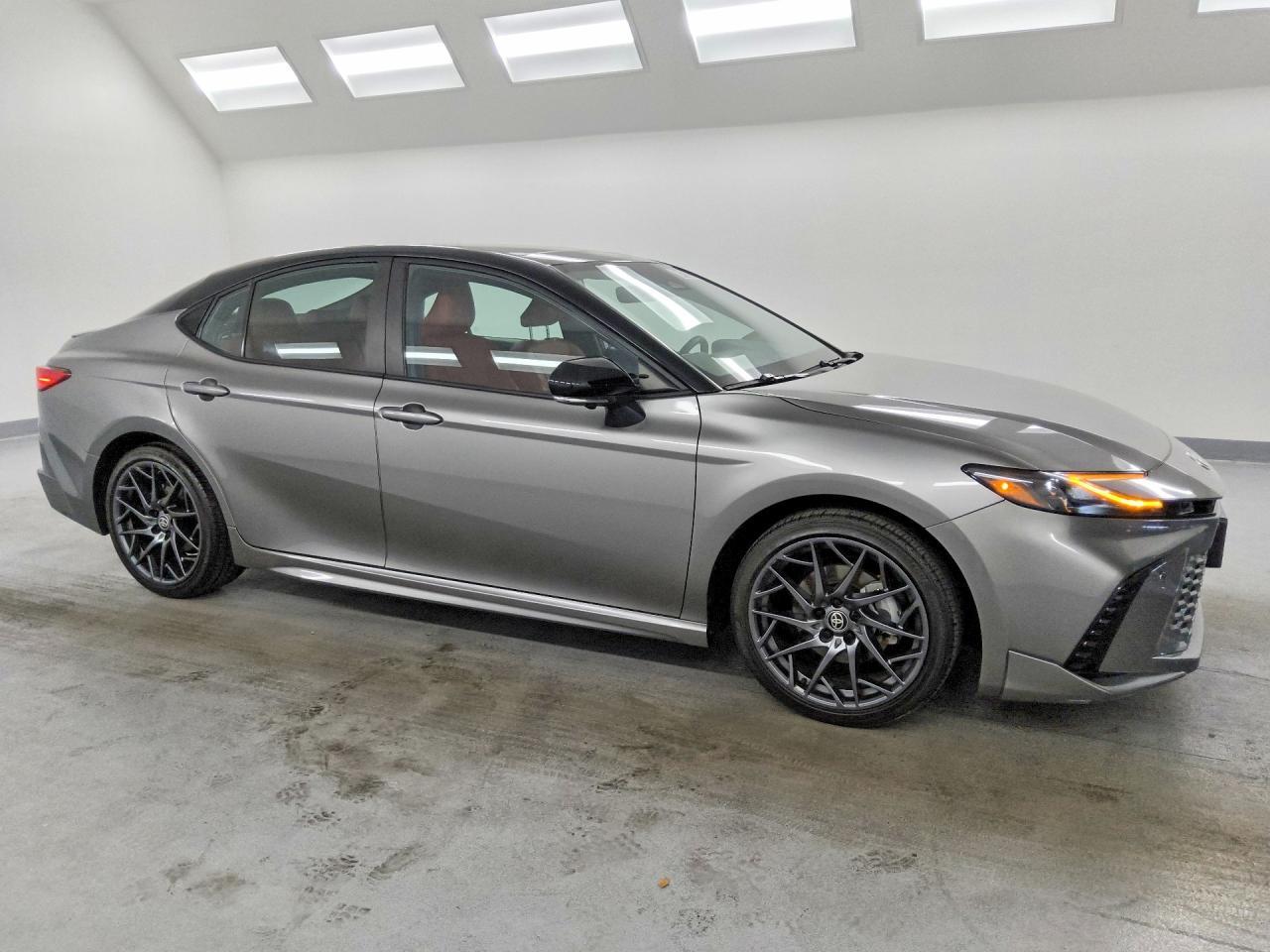 2025 TOYOTA CAMRY XSE — Фото 4 из 12