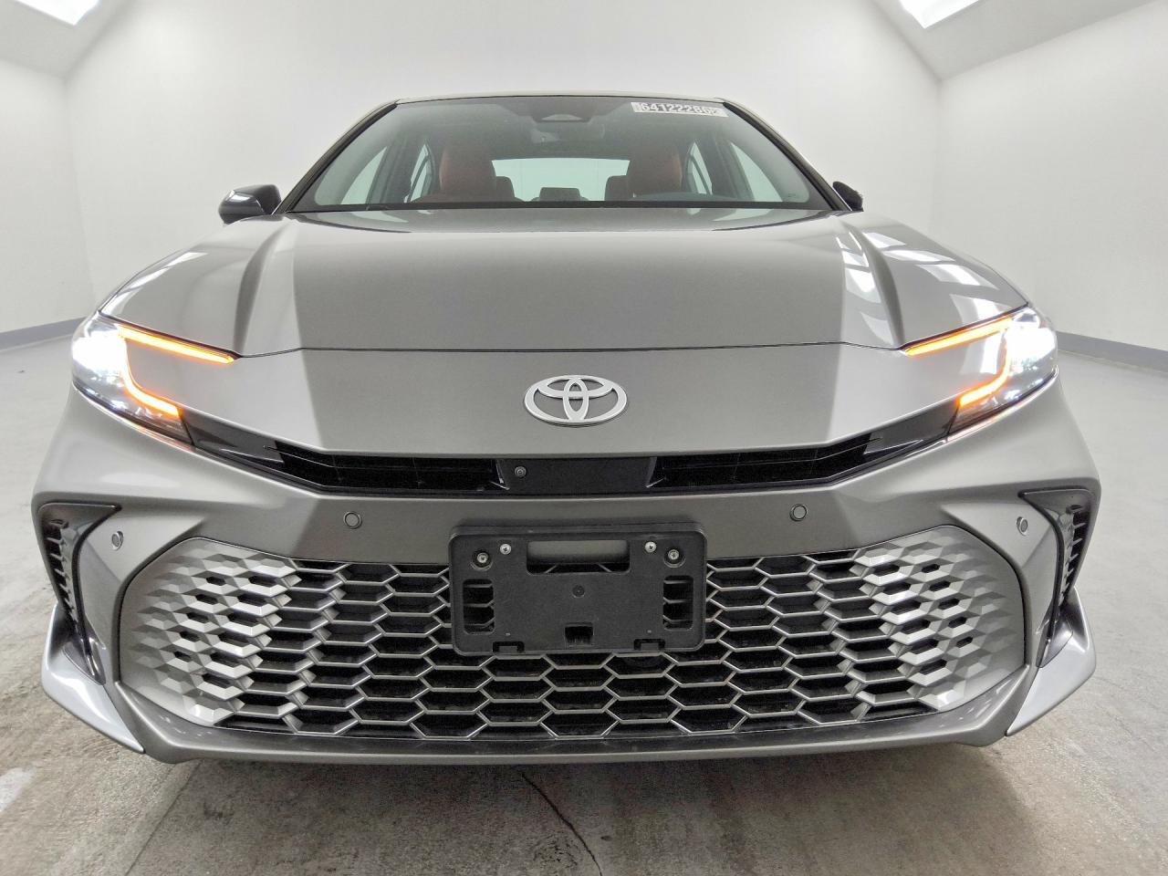 2025 TOYOTA CAMRY XSE — Фото 5 из 12