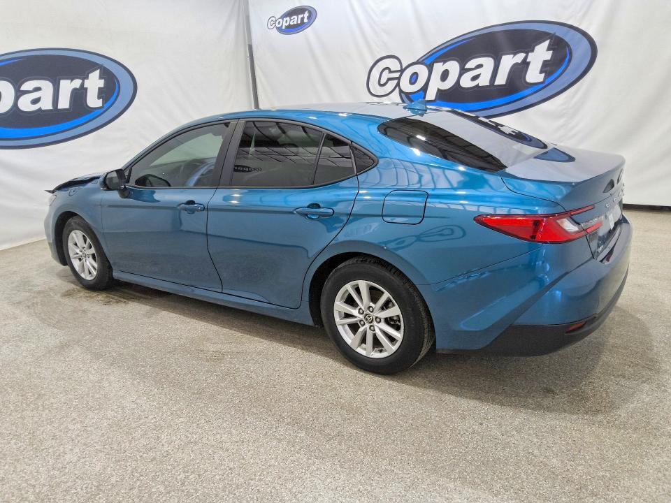 2025 TOYOTA CAMRY LE — Фото 2 из 14