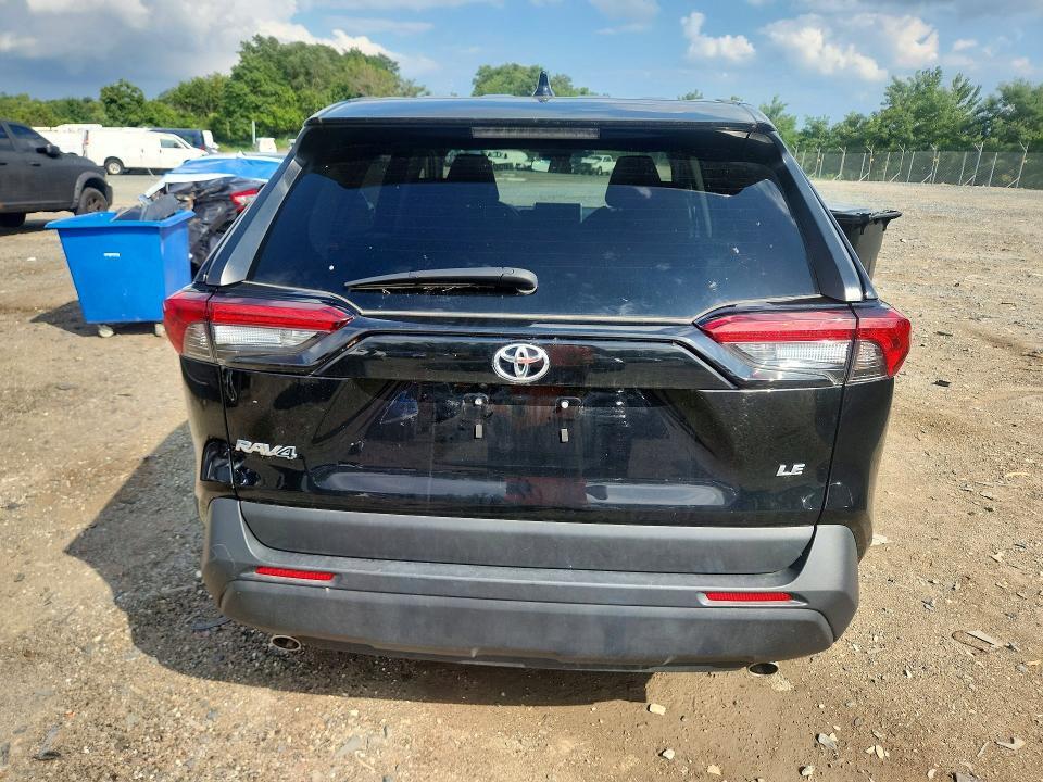 2025 TOYOTA RAV4 LE — Фото 6 из 13