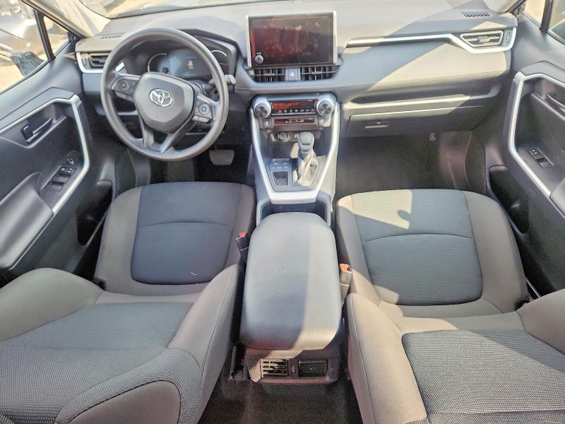2025 TOYOTA RAV4 LE — Фото 8 из 13